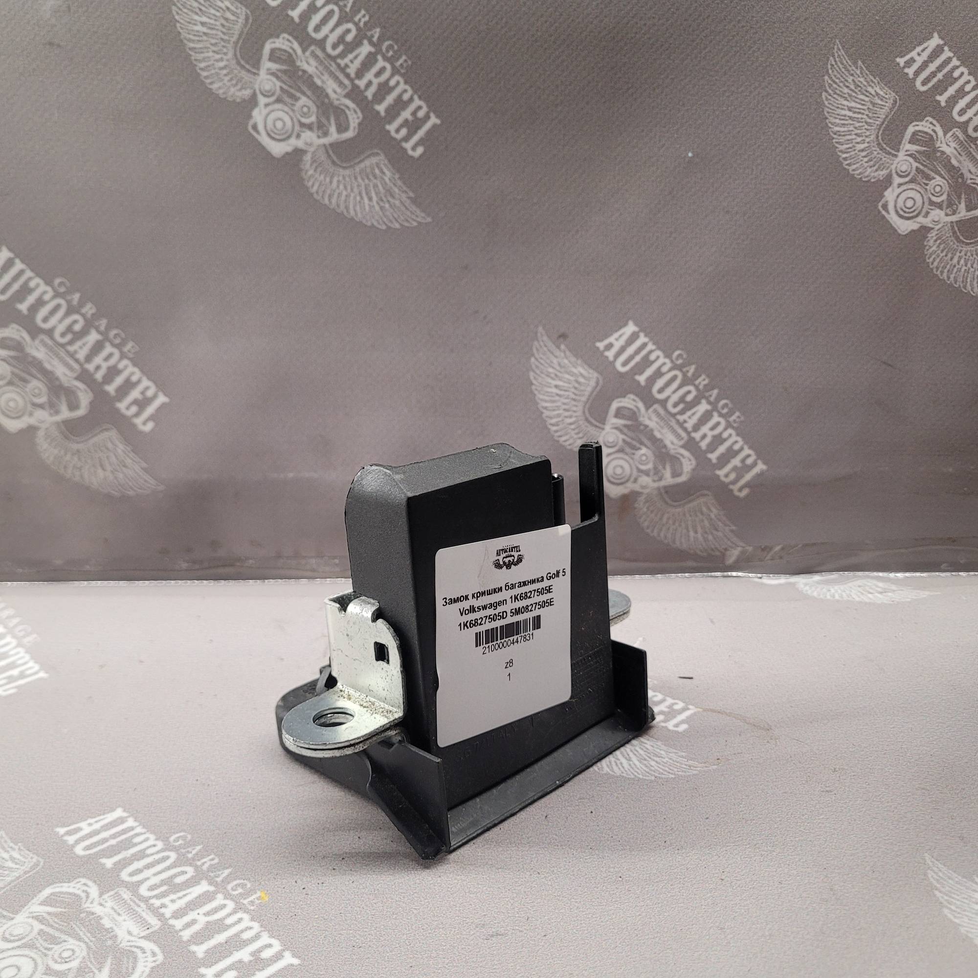 Замок кришки багажника Golf 5 Volkswagen 1K6827505E 1K6827505D 5M0827505E
