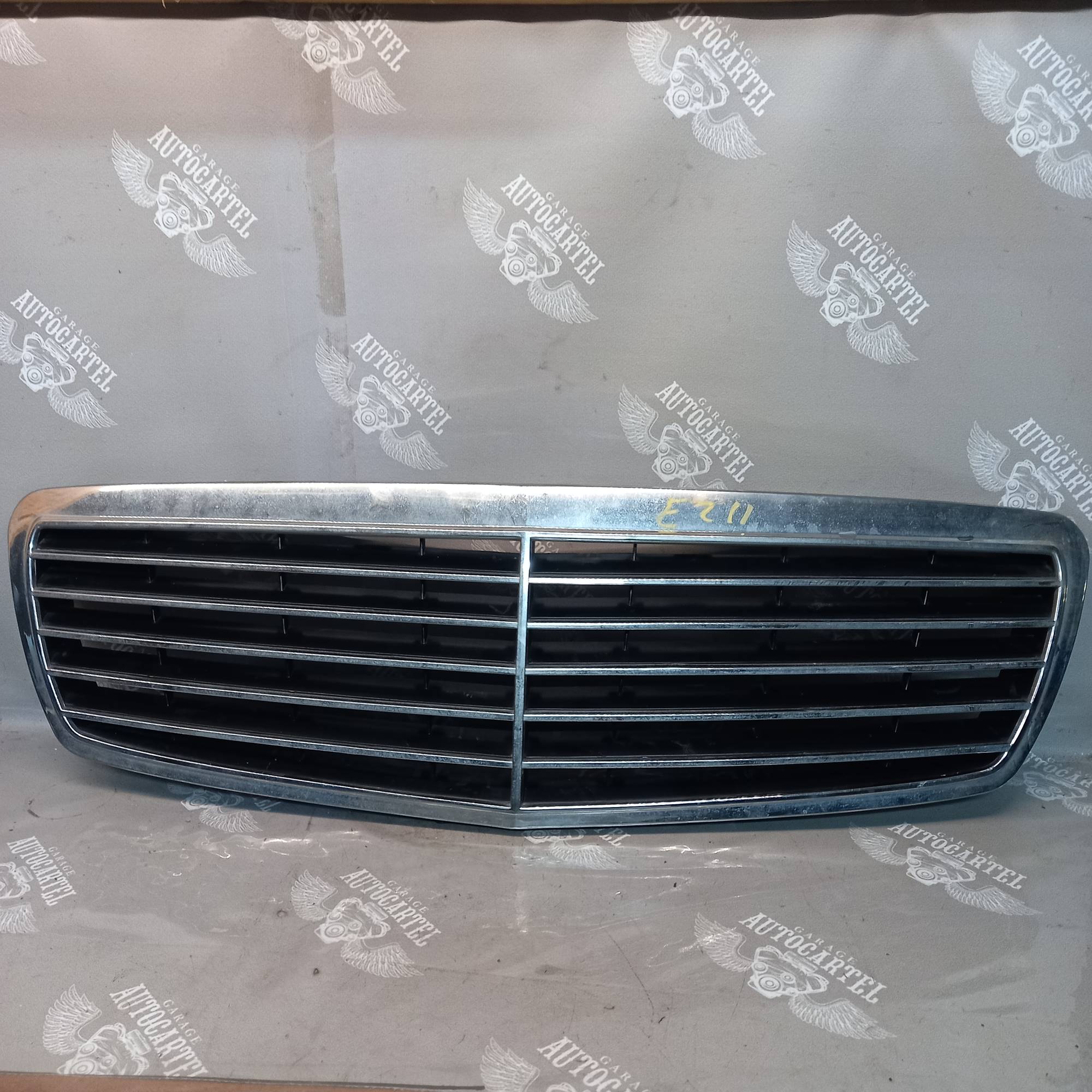 Решітка радіатора Mercedes E-class W211 02-06 a2118800383, 21481178