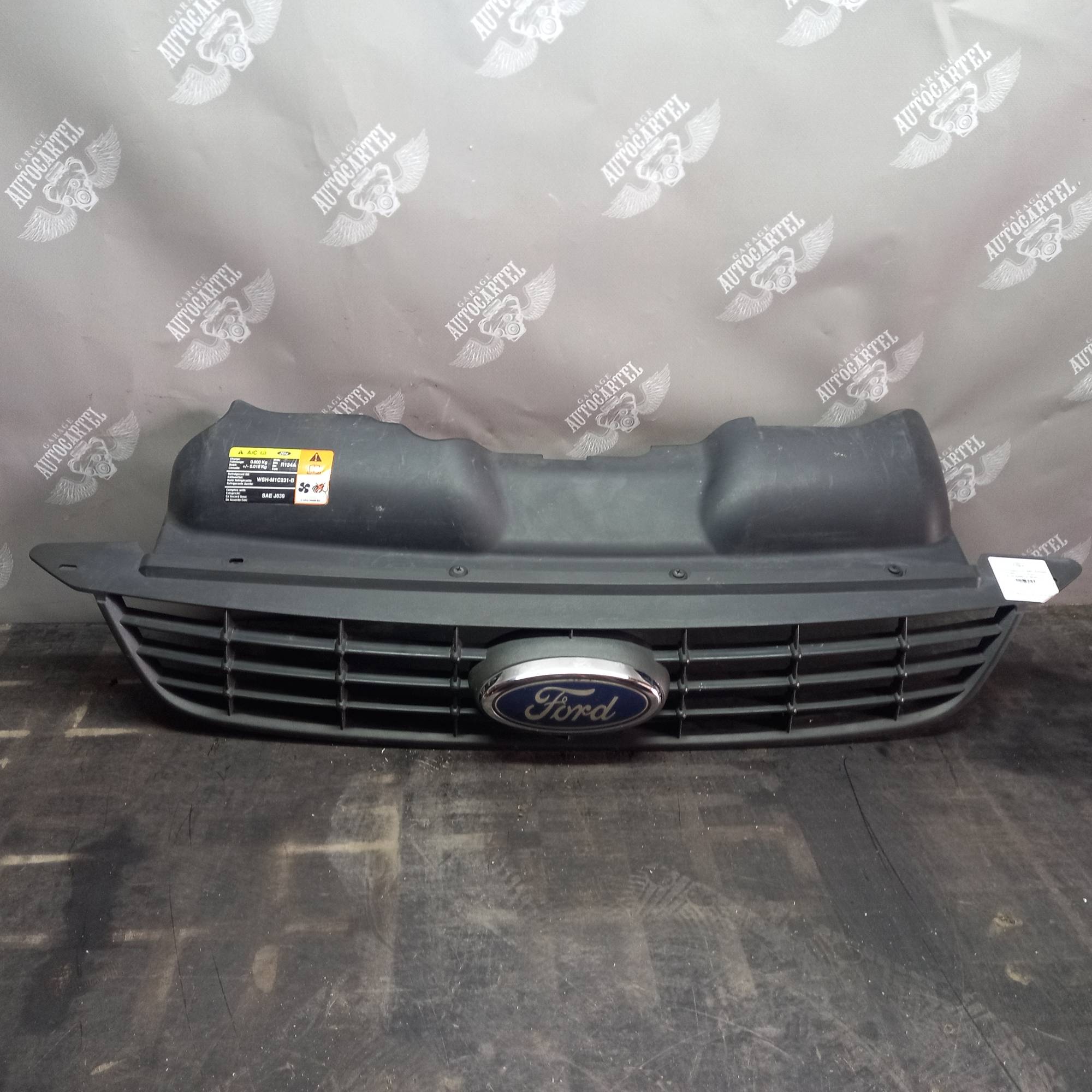 Решітка радіатора 8M518200BF FORD Focus II 04-11 8m518200b,21483813
