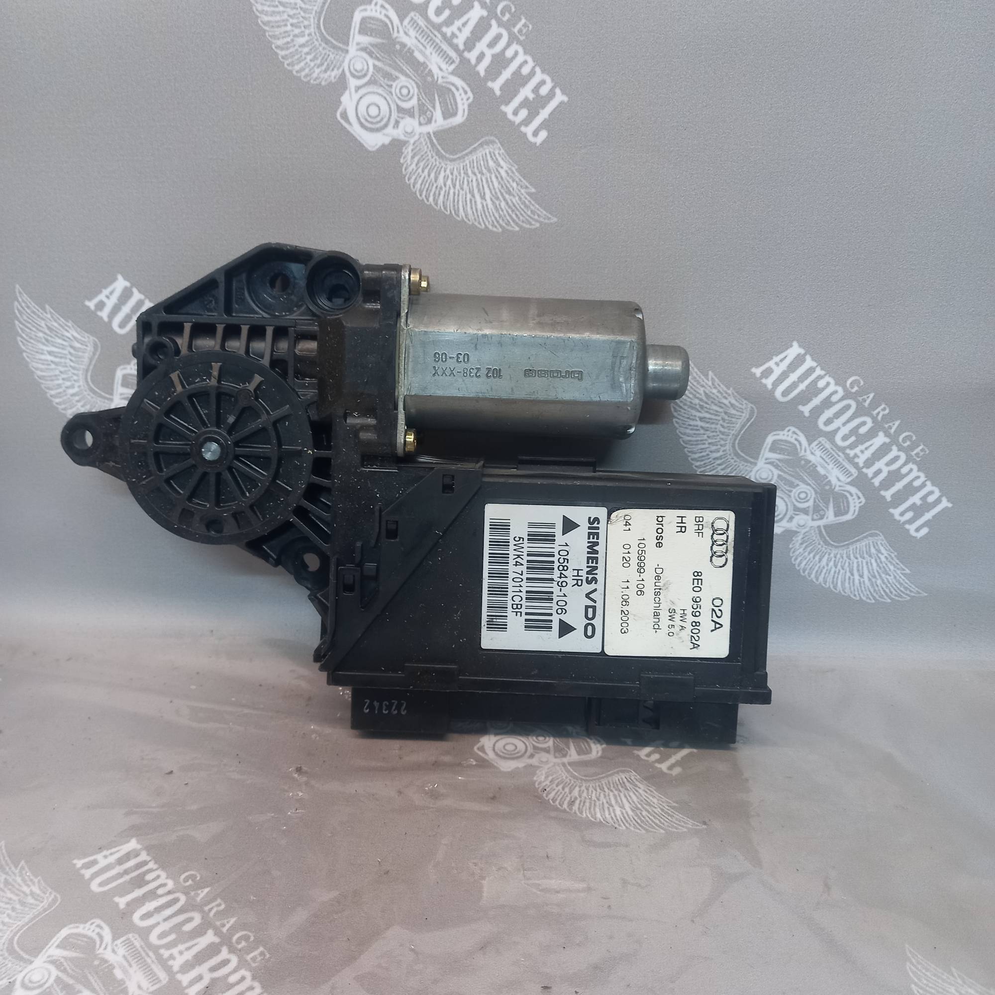 Моторчик склопідіймача задній правий Audi A4 (B6) 2000-2004 8e0959802a