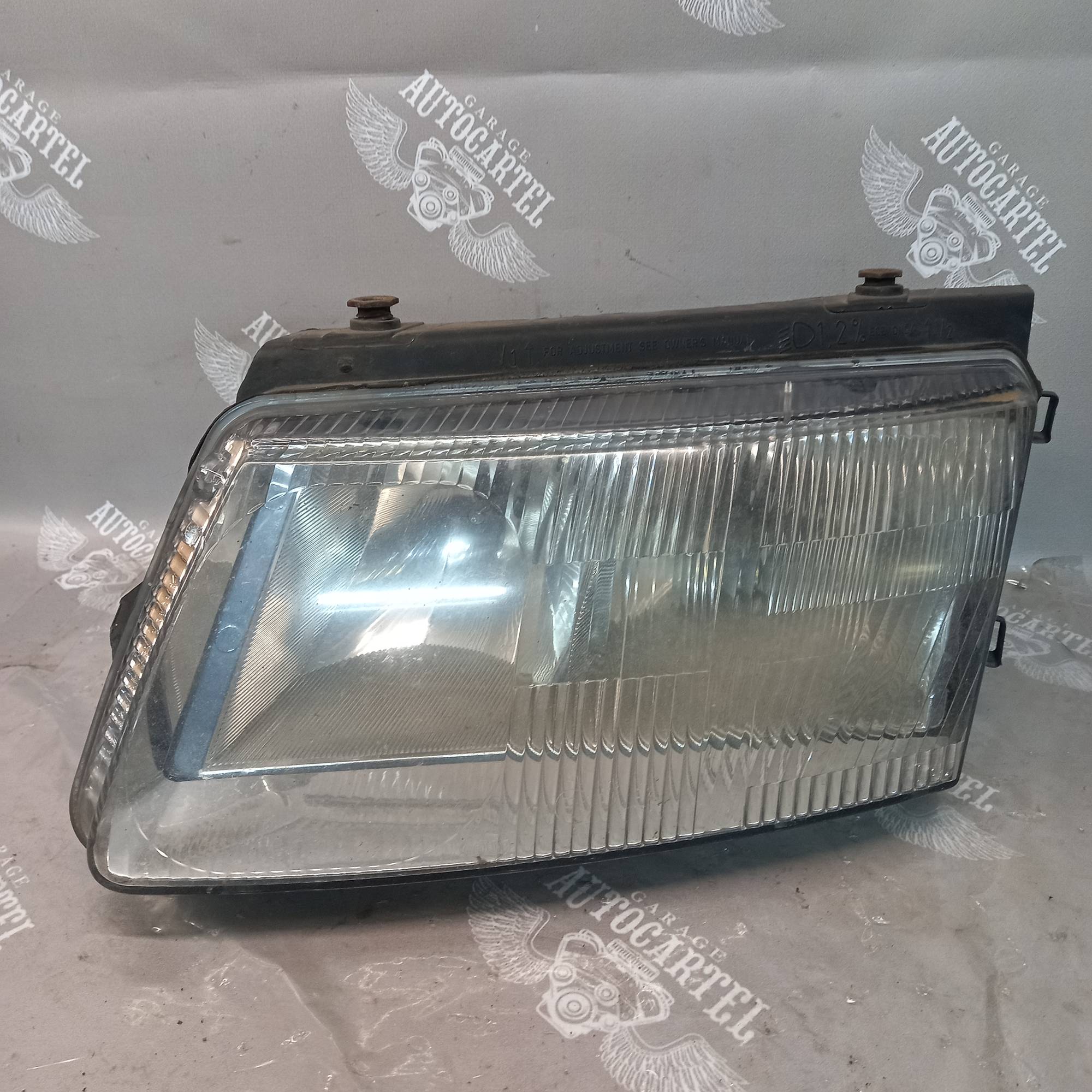 Фара ліва Volkswagen Passat B5 147425-00