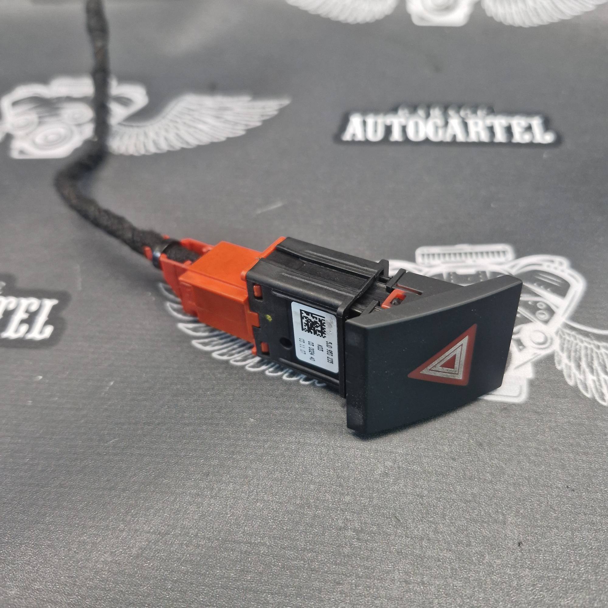 5j0953235 5J0953235 Skoda Fabia Roomster Кнопка аварійної сигналізації