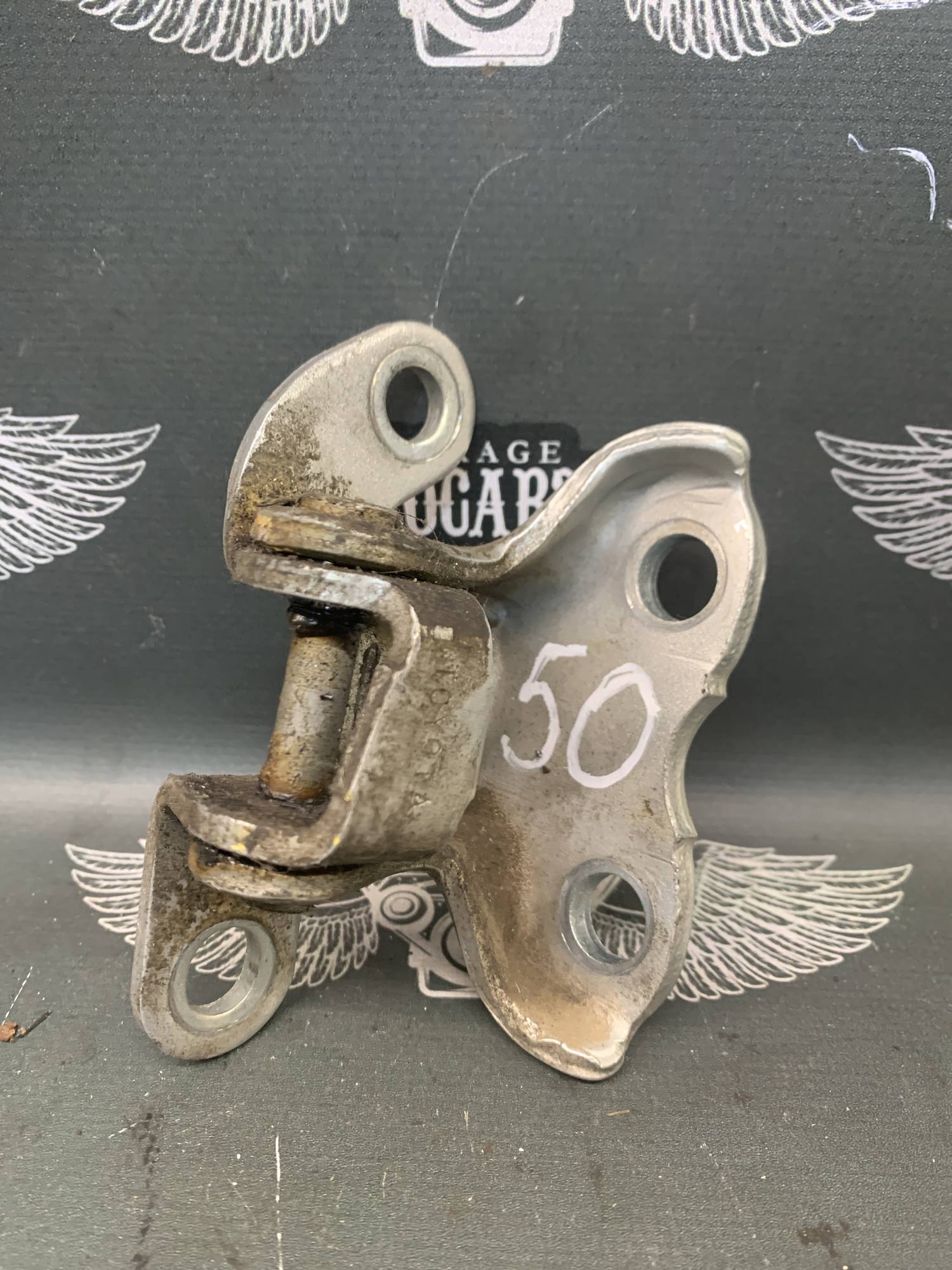68750-0h010 Петля дверей верхня задня права TOYOTA AVENSIS T27