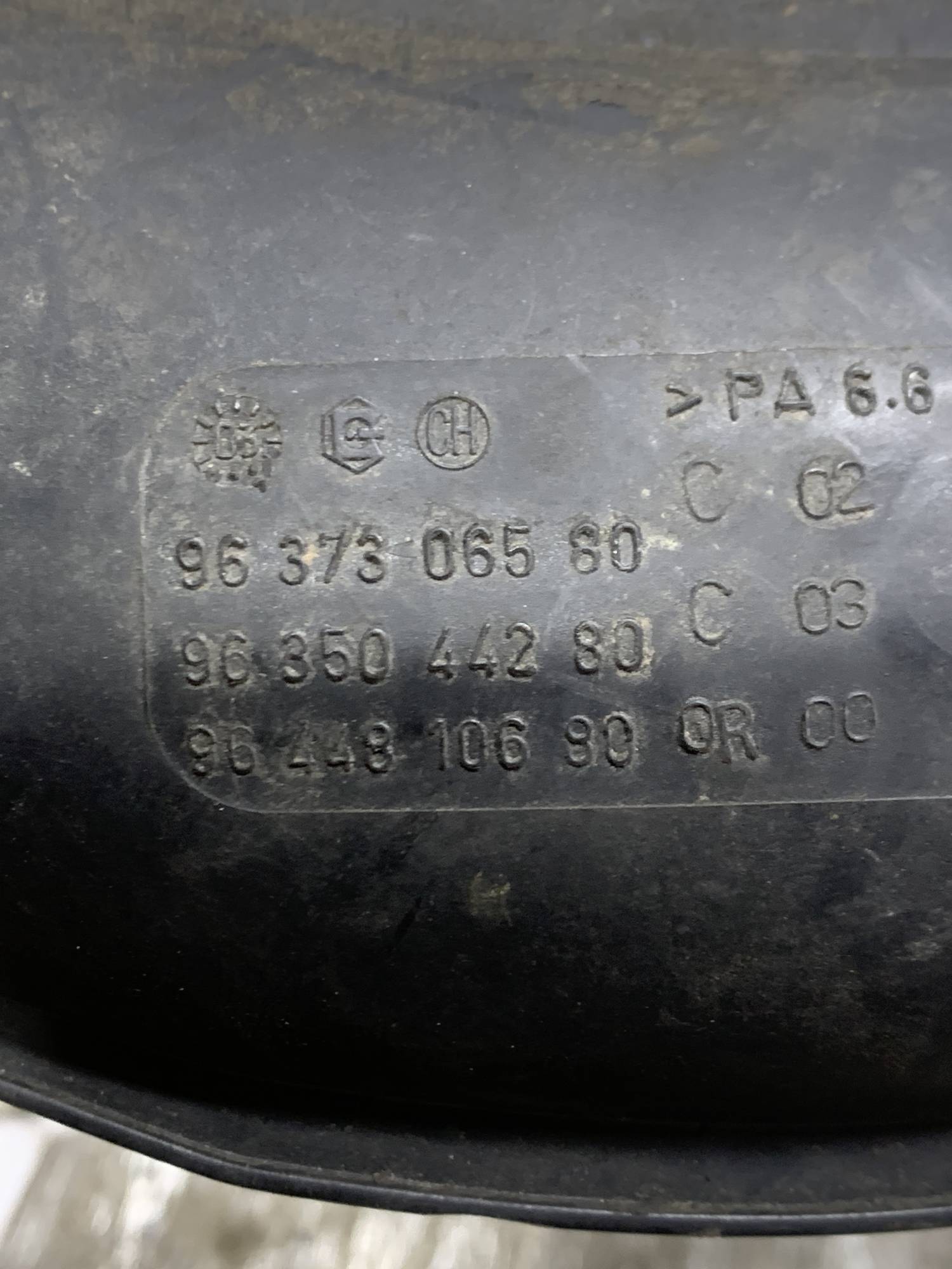 Патрубок повітря Peugeot Partner 96-08, Citroen Berlingo 96-08, 9637306580