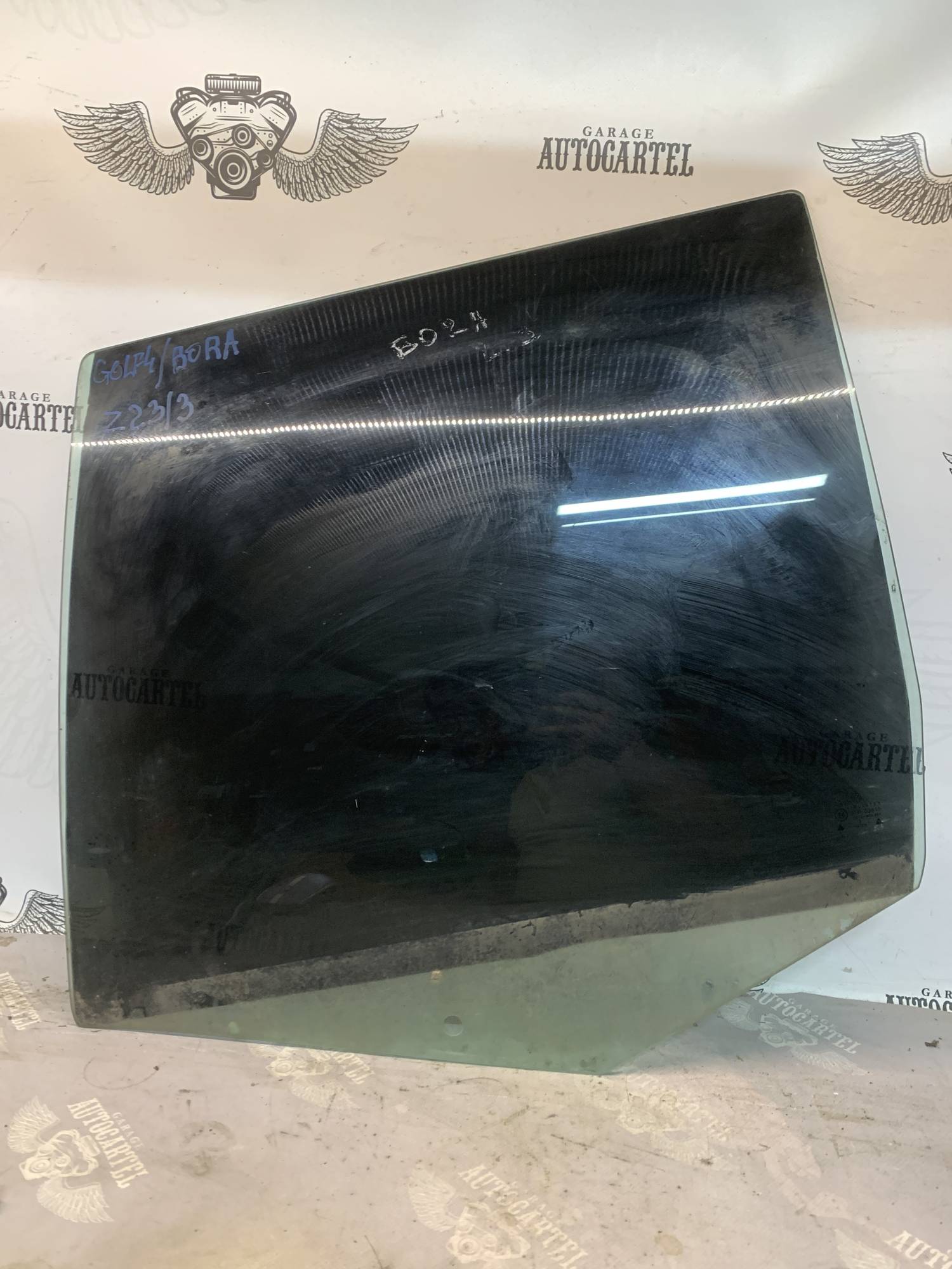 Скло дверей задньої лівої Volkswagen Bora Golf 4 1J5845025G 43r-00049
