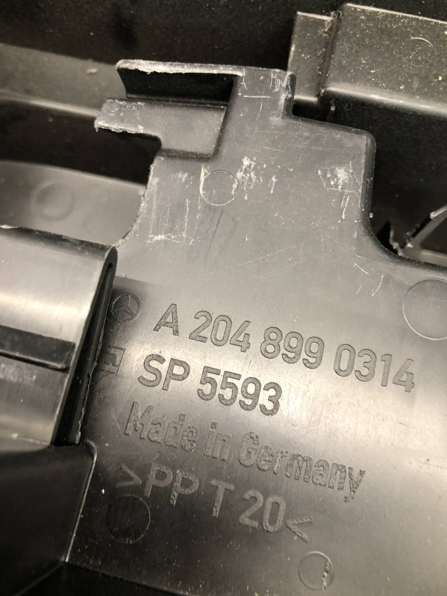 Mercedes w204 пластик корпус вкладиш на инструменты a2048990314