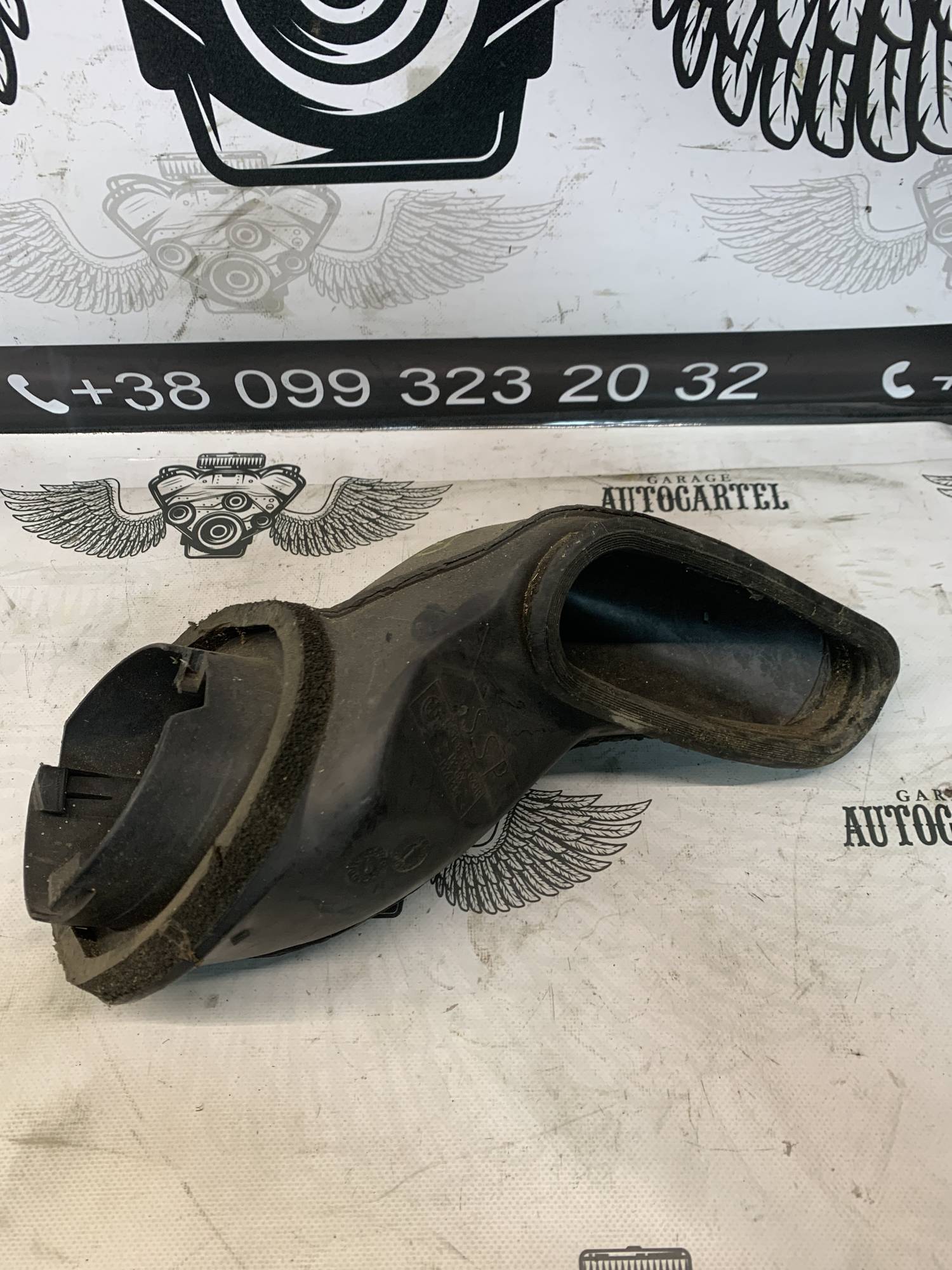 Патрубок повітряного фільтра правий BMW 5 e39 61318379620r