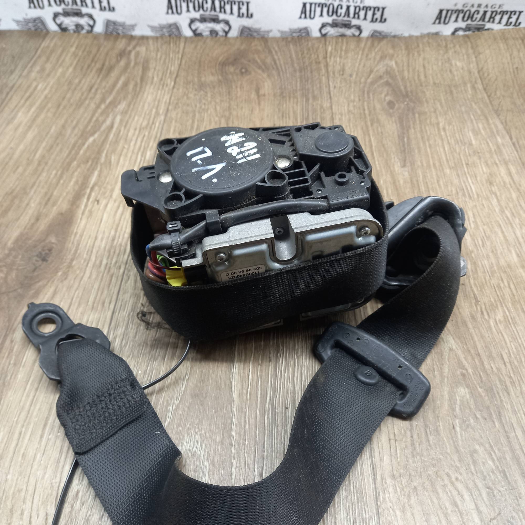 Ремінь безпеки передній лівий з піропатроном MERCEDES W211 04-10, 2118607786
