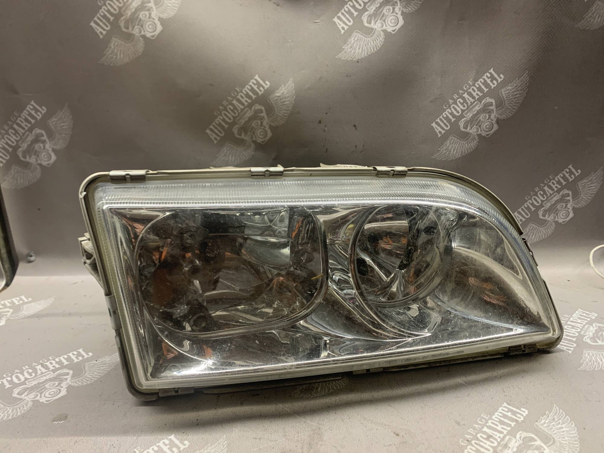 Фара передня права VOLVO V40 S40 30899683