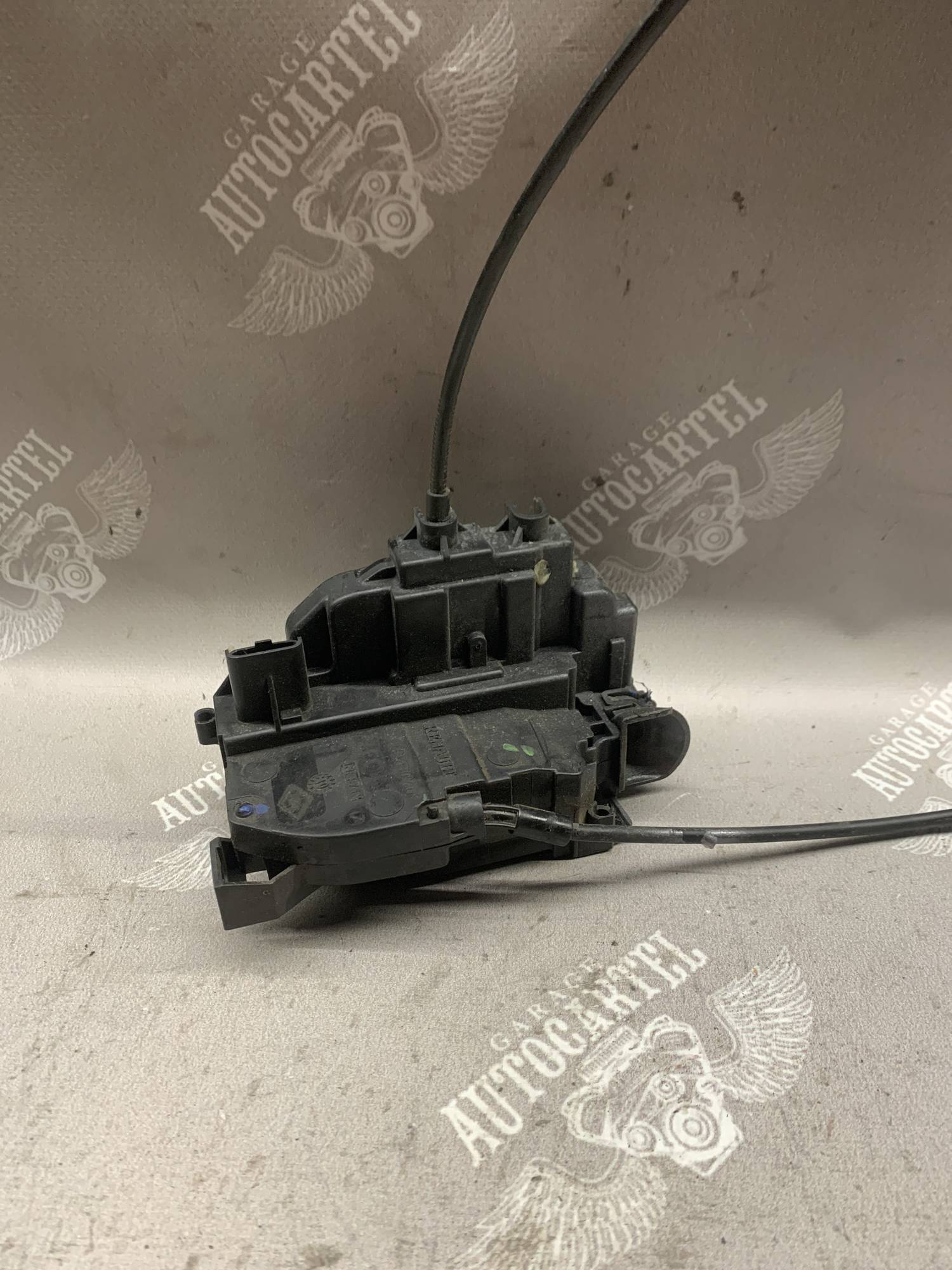 Замок передніх лівих дверей Renault Scenic 3 805030006r-a