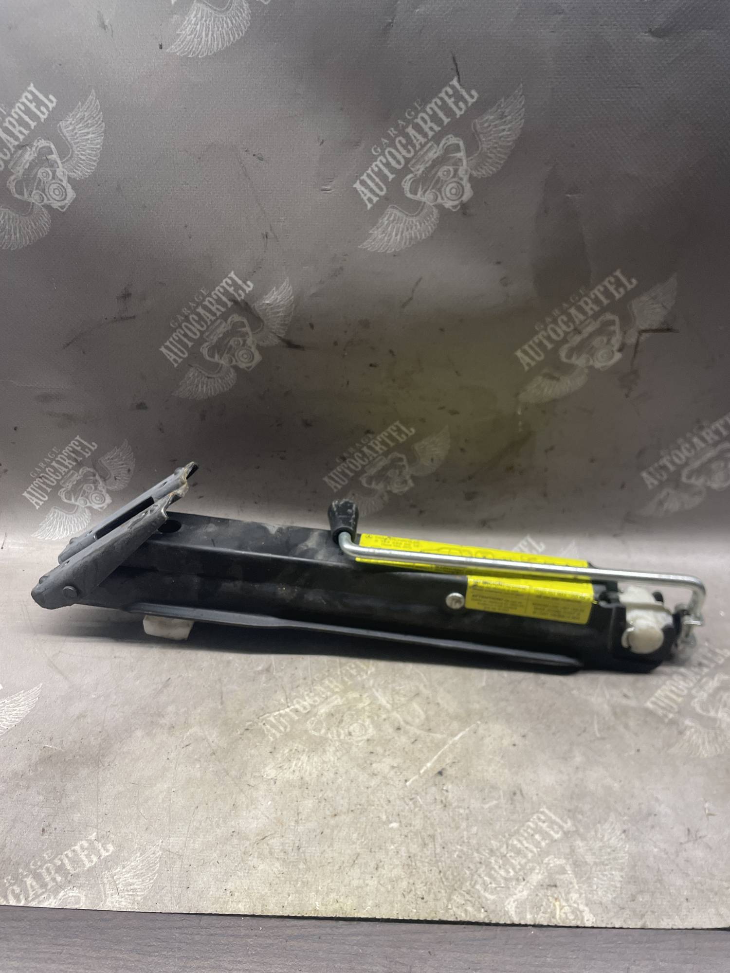 Домкрат механічний Mercedes-Benz ML W164 a1645800018