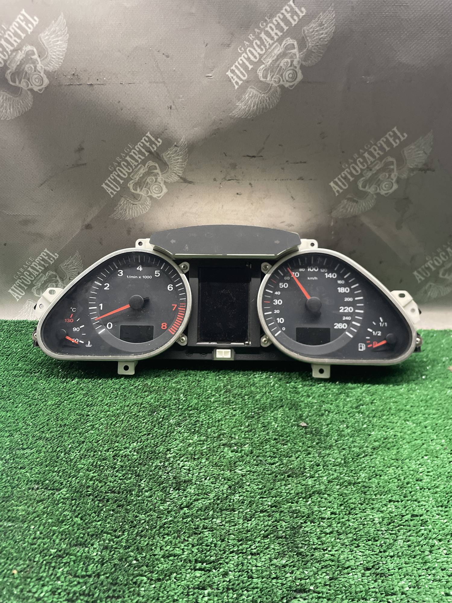Щиток приладів Audi A6 C6 2.4 i 4f0920900m