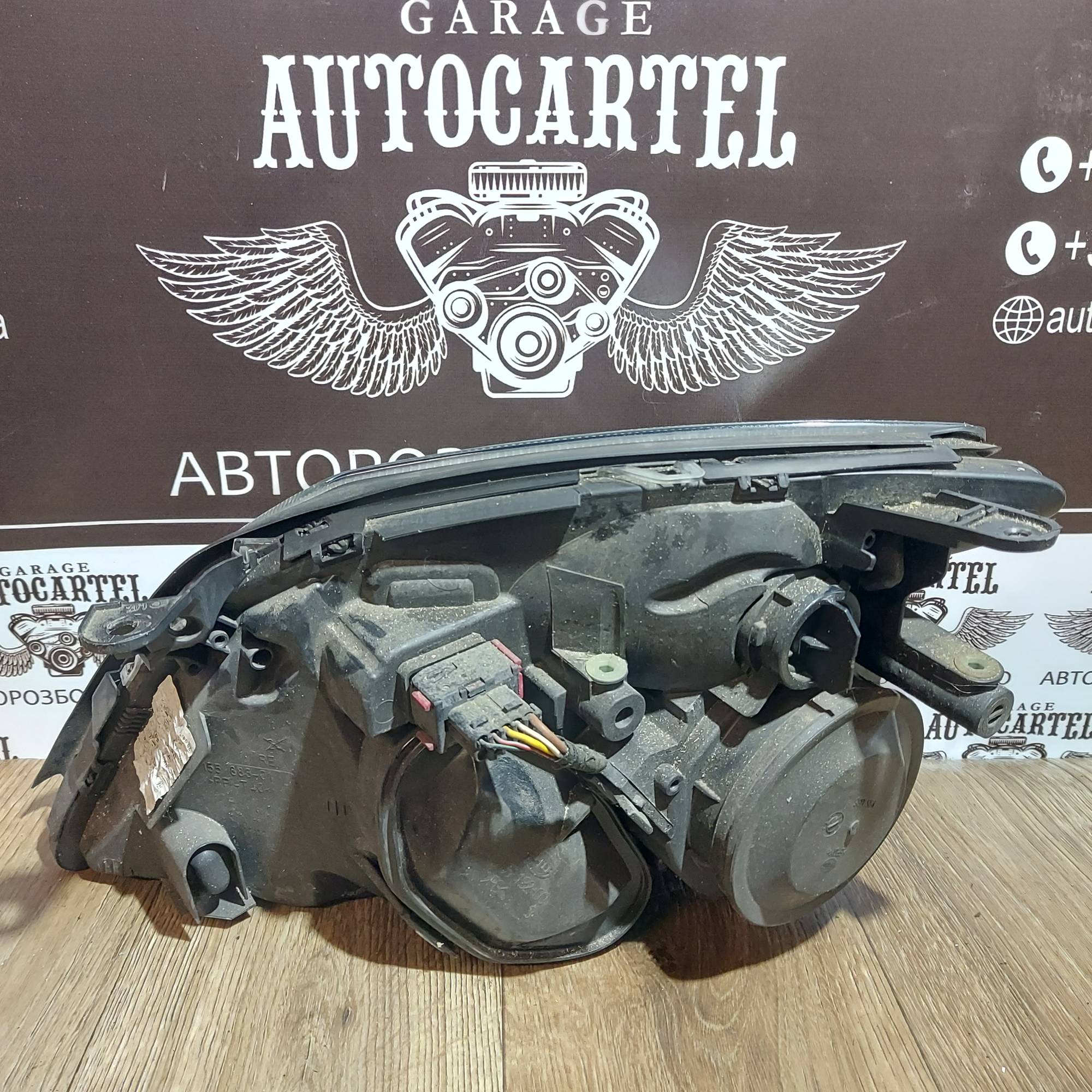 Фара права галоген Opel Vectra C Hella 15588801