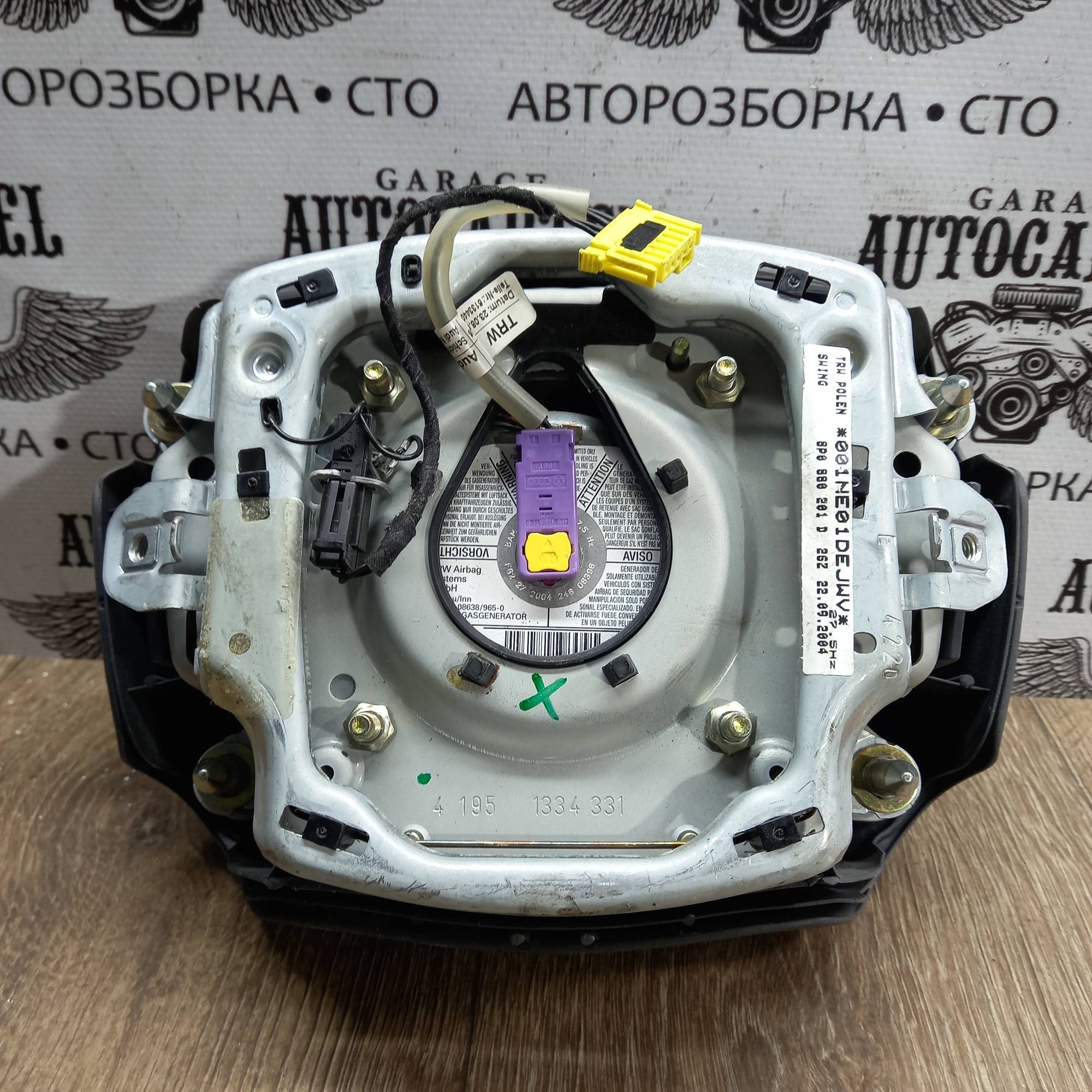 Подушка безопасности руль Airbag Audi A6 (C5) 1997-2004 8P0880201D
