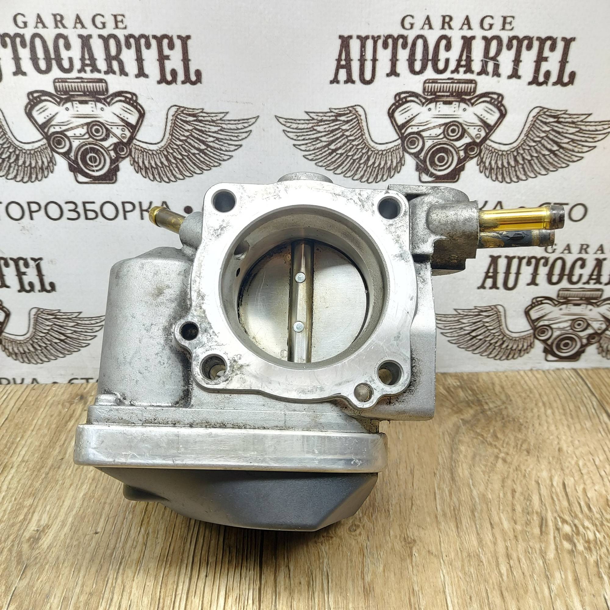 Дросельна заслонка Audi A4 B5 2.0i 06B133062L