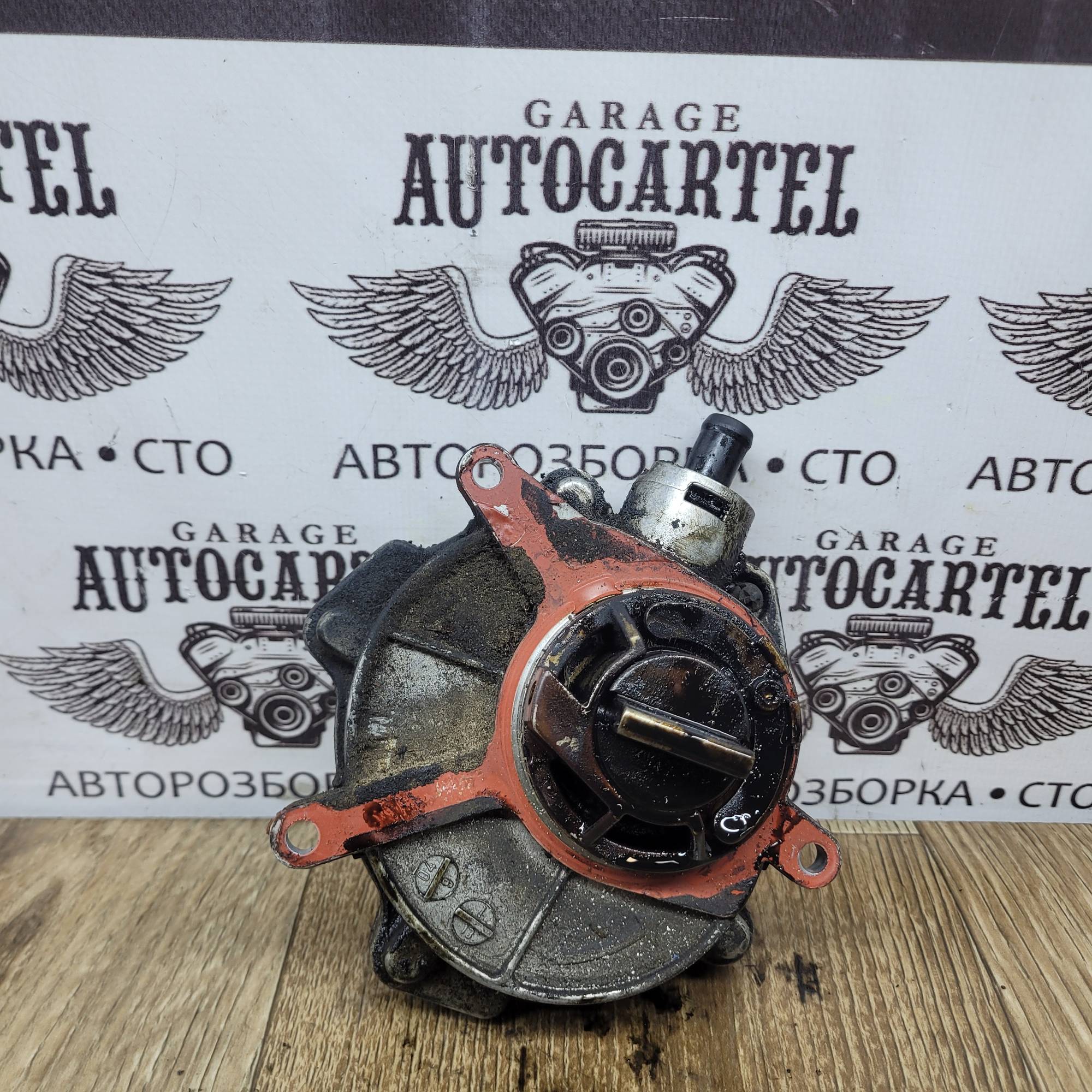 Вакуумний насос Audi A6 C6 3.2 FSI 06E145100D