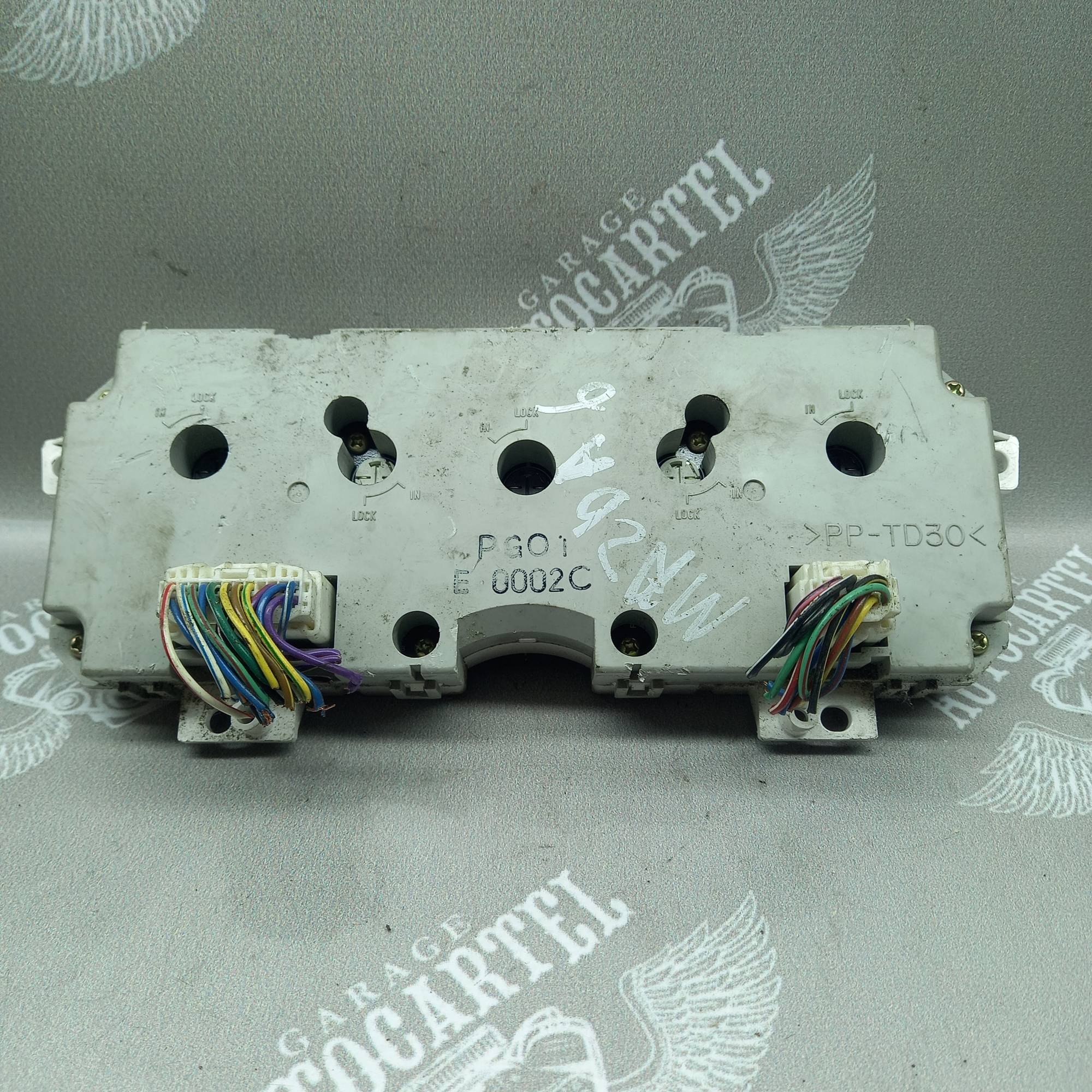 e0002c блок управління кондиціонеру Mazda 6 2002