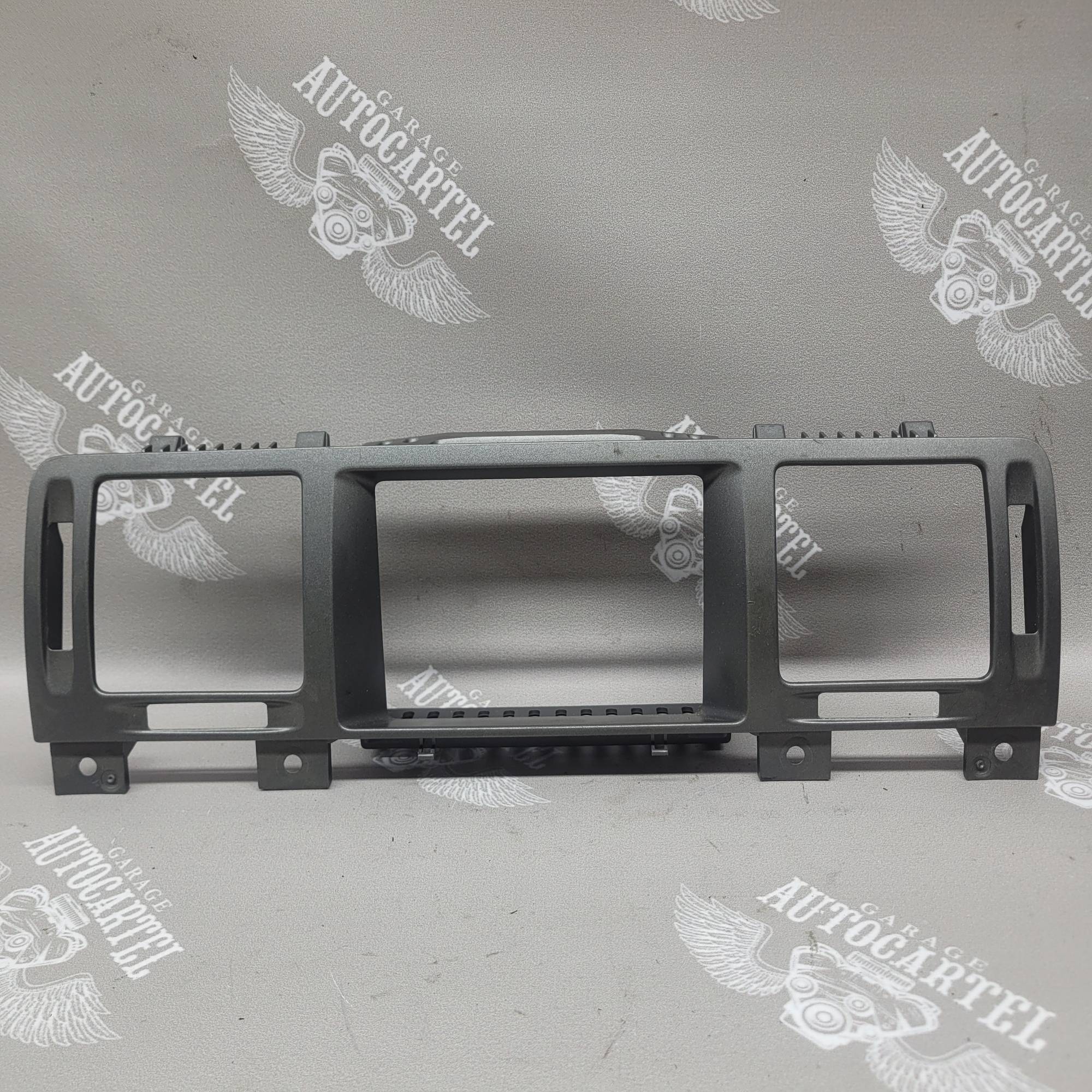 13237875 накладка центральна opel vectra c