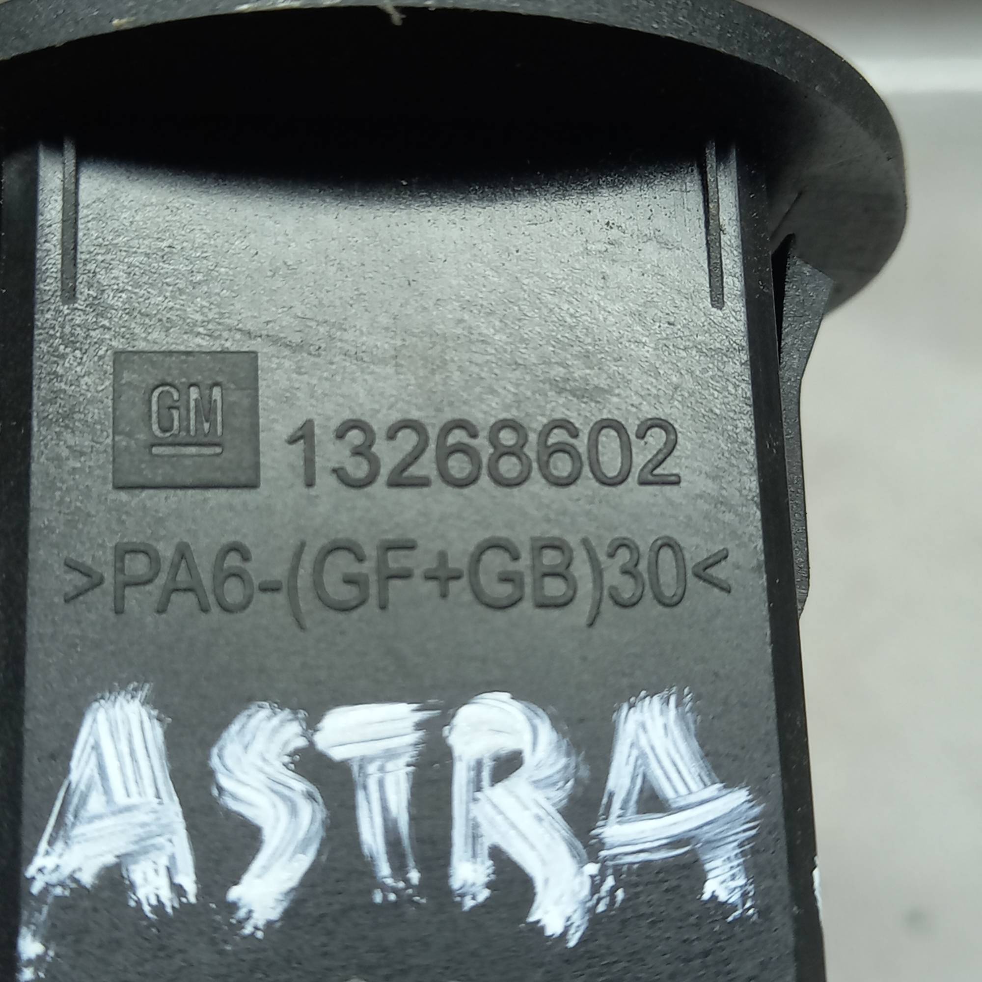 Кнопка перемикання подушок Airbag Opel Astra J 13268602