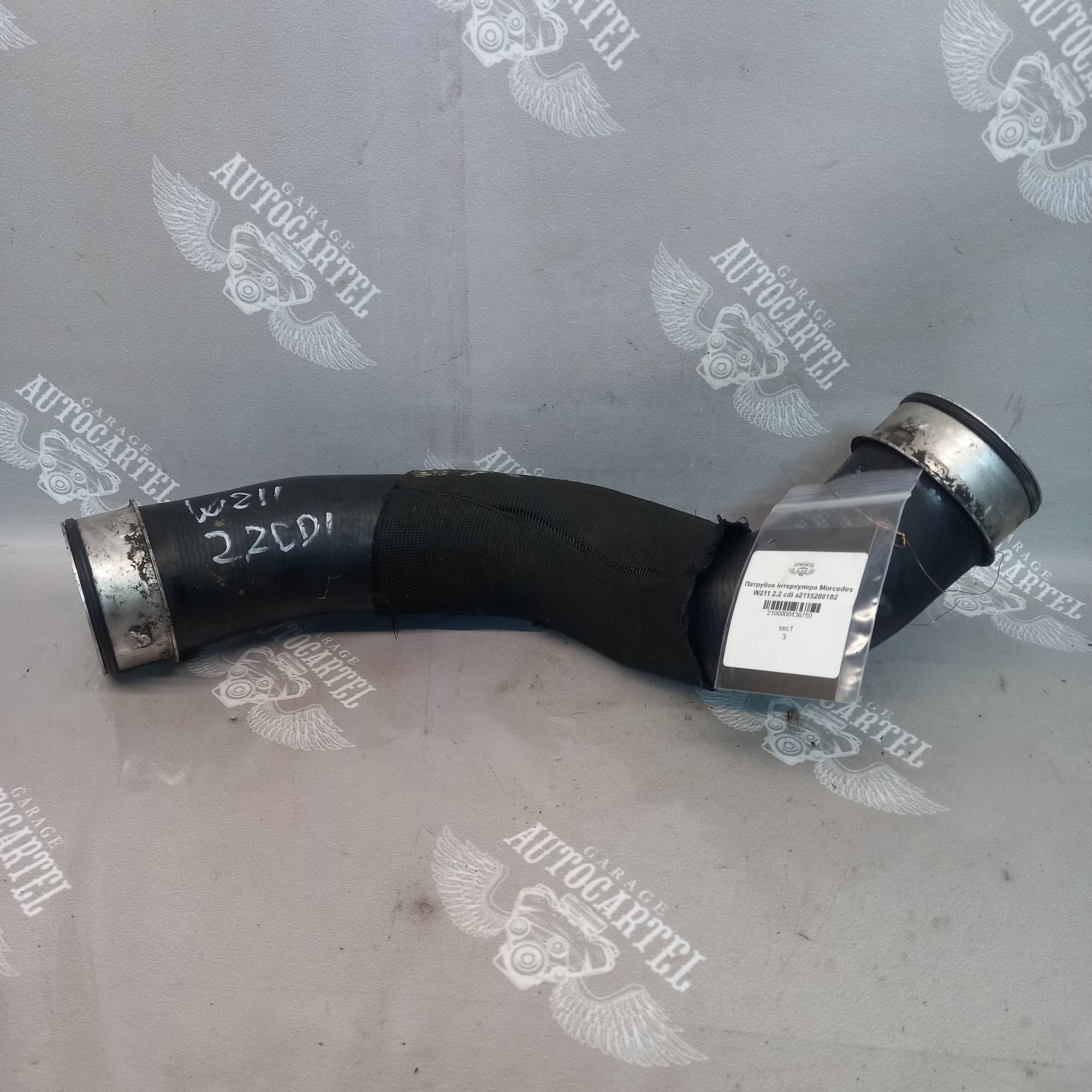 Патрубок інтеркулера Mercedes W211 2.2 cdi a2115280182
