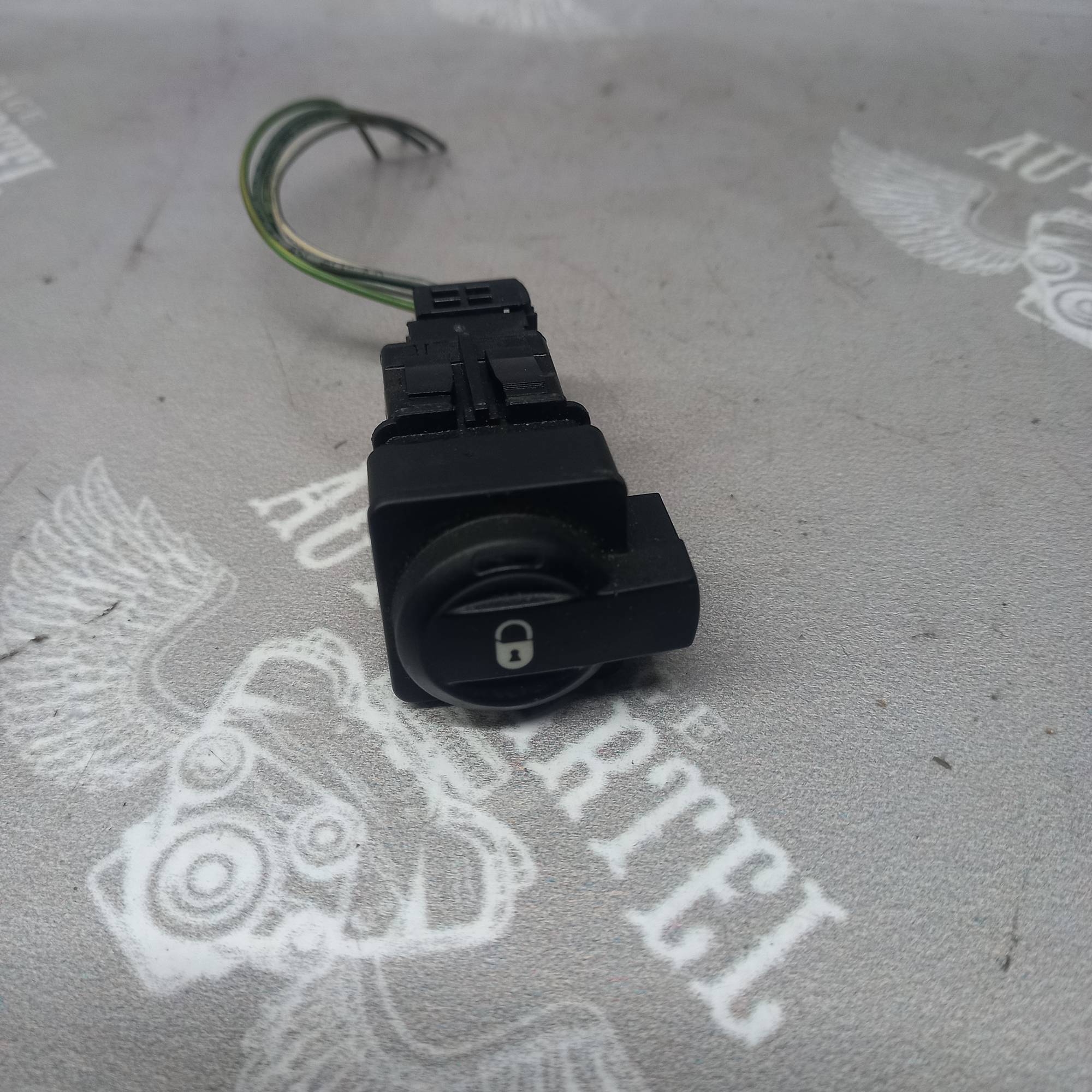 Кнопка центрального замка Citroen C4 (2004-2010) 96476626xt