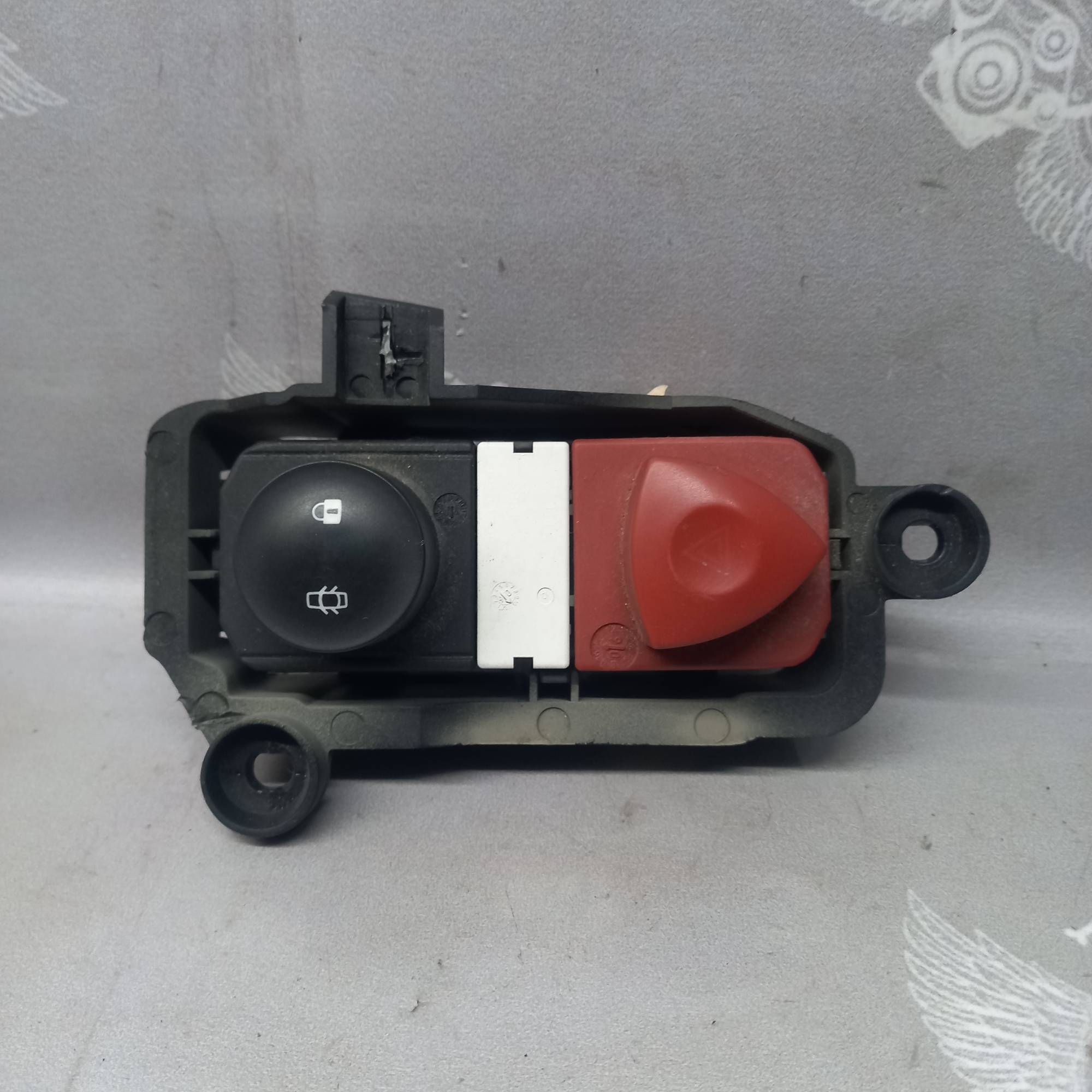 Кнопка аварійной сигналізації + закр/відк дверей Renault Megane II 2003-2009 8200407415