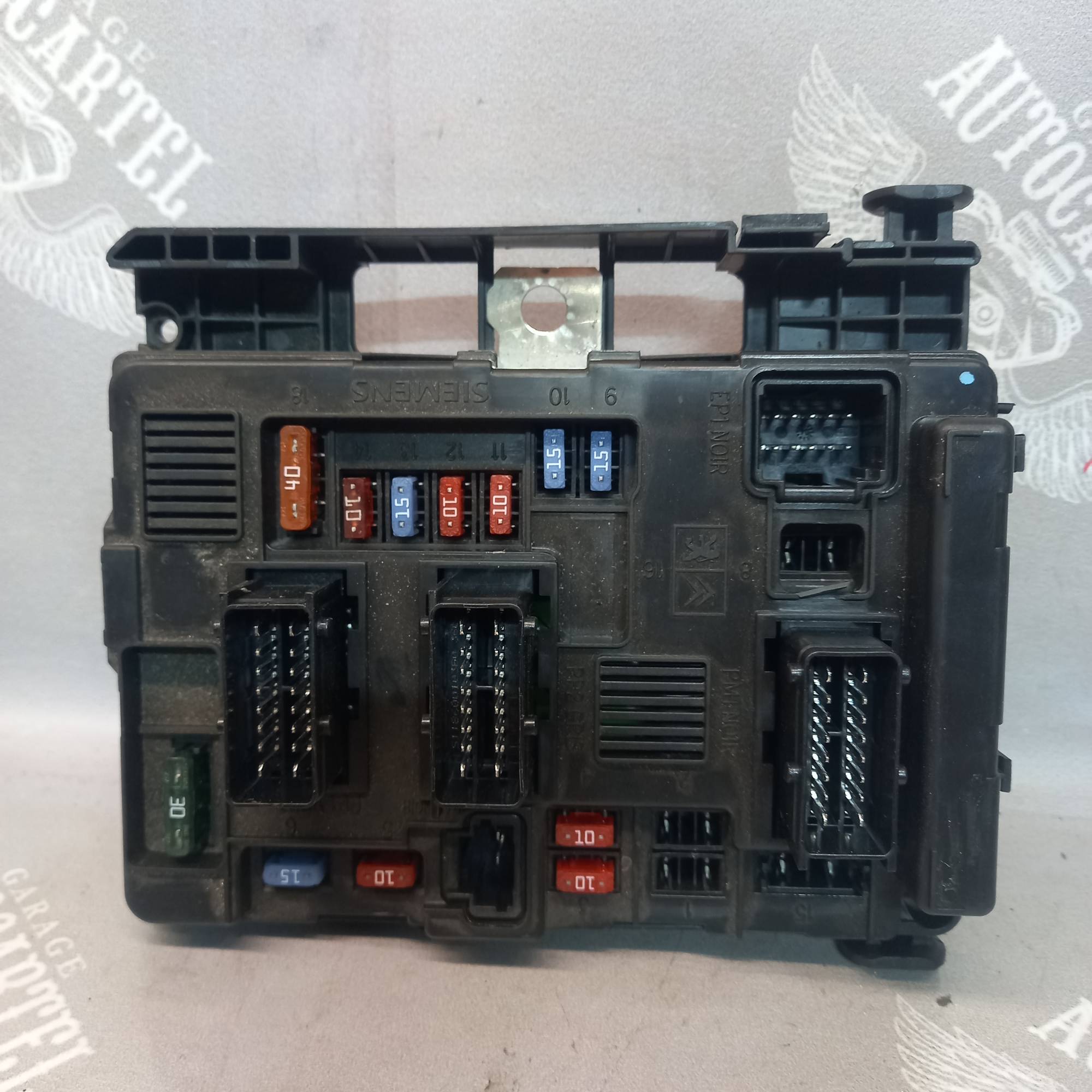 Блок запобіжників BSM B3 Citroen Peugeot 1996-2008 9643498880