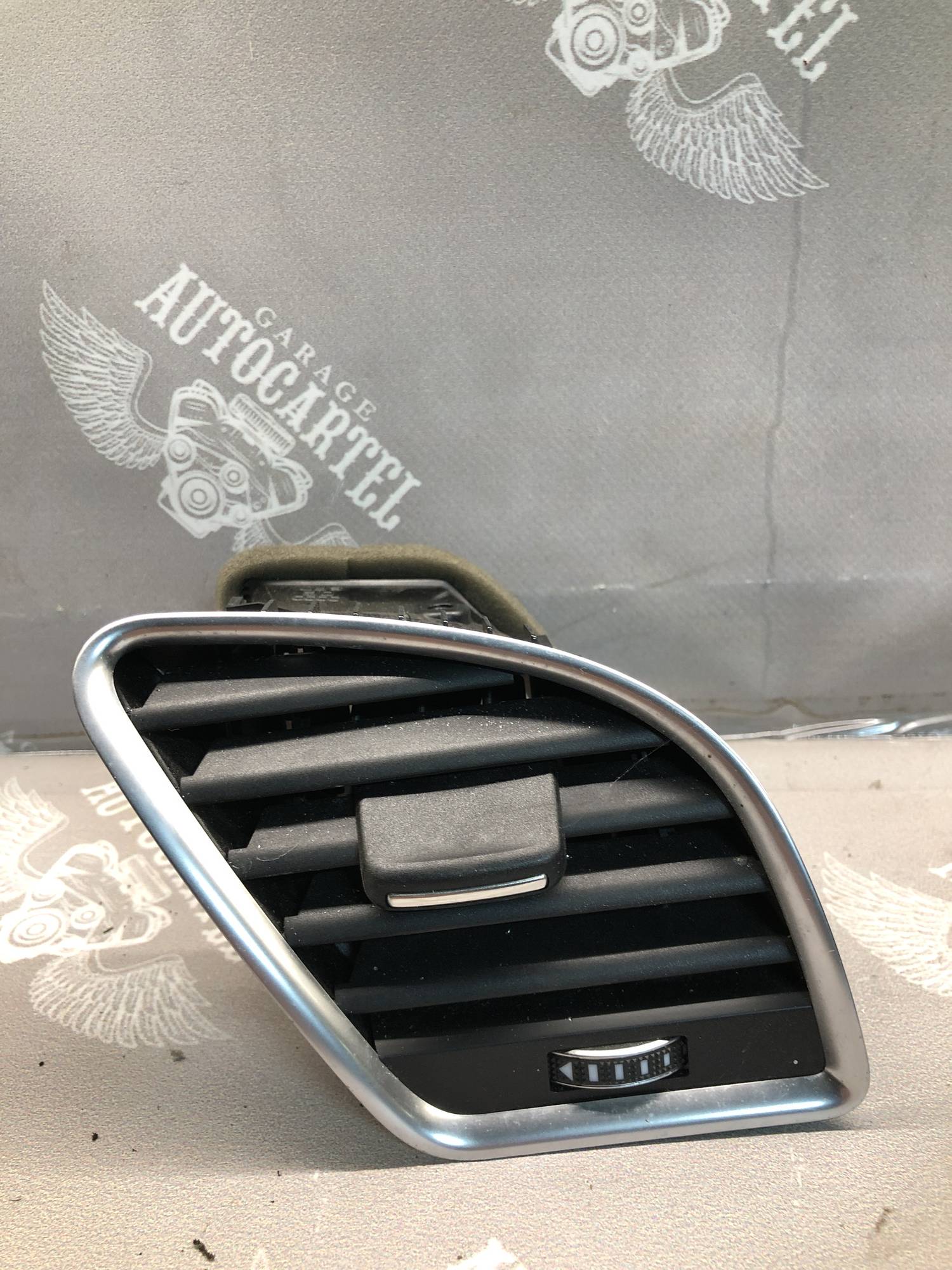 AUDI A4 B8 A5 8T1820902F Обдув правий