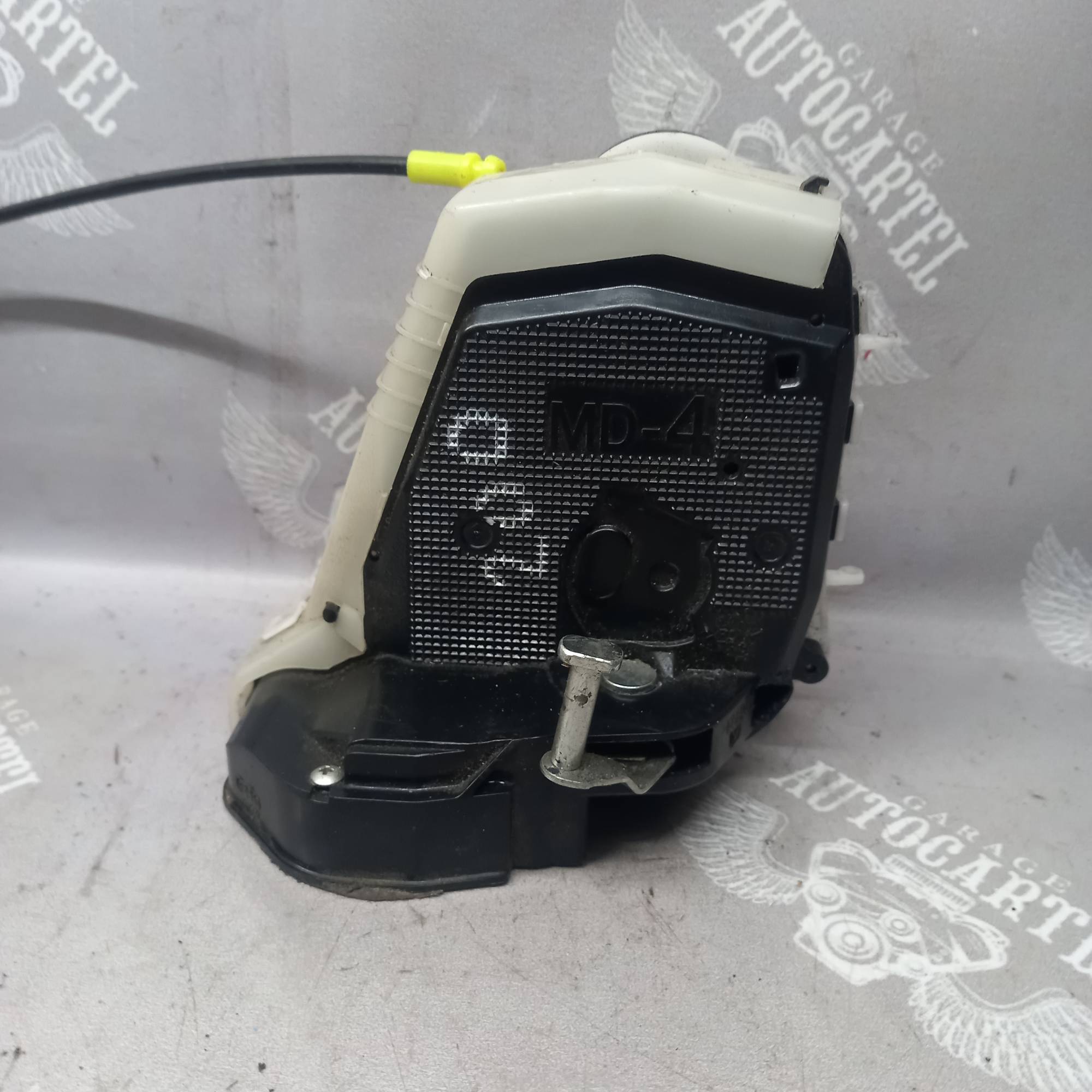 Замок двері задній правий електро 2 піна Toyota Yaris 2006-2011 690500d060
