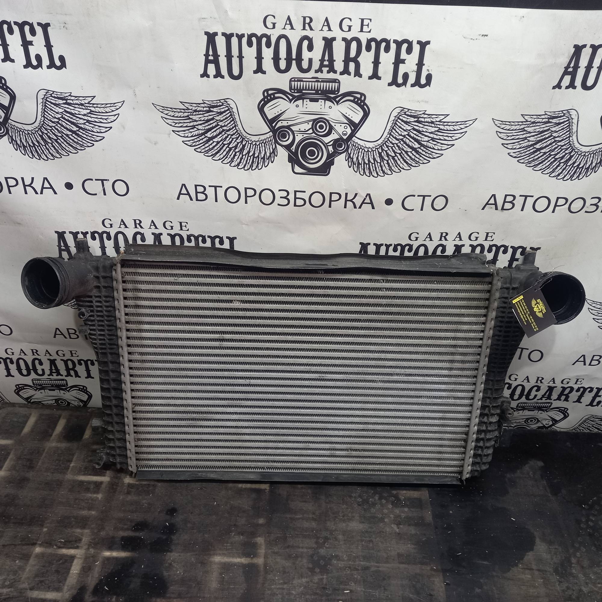 Радіатор інтеркулера. Skoda Octavia A5 04-13 1k0145803t