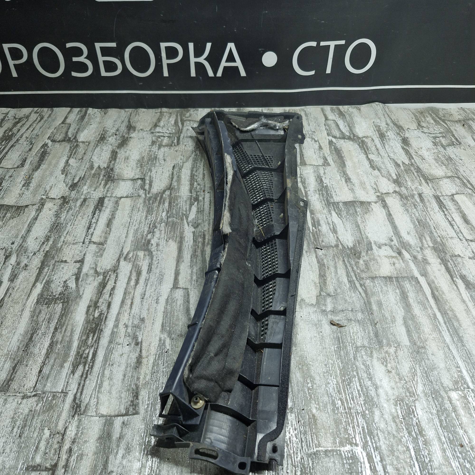 gj6a507r1 Декоративна накладка під лобове скло жабо 6 2002-2007 (mazda)