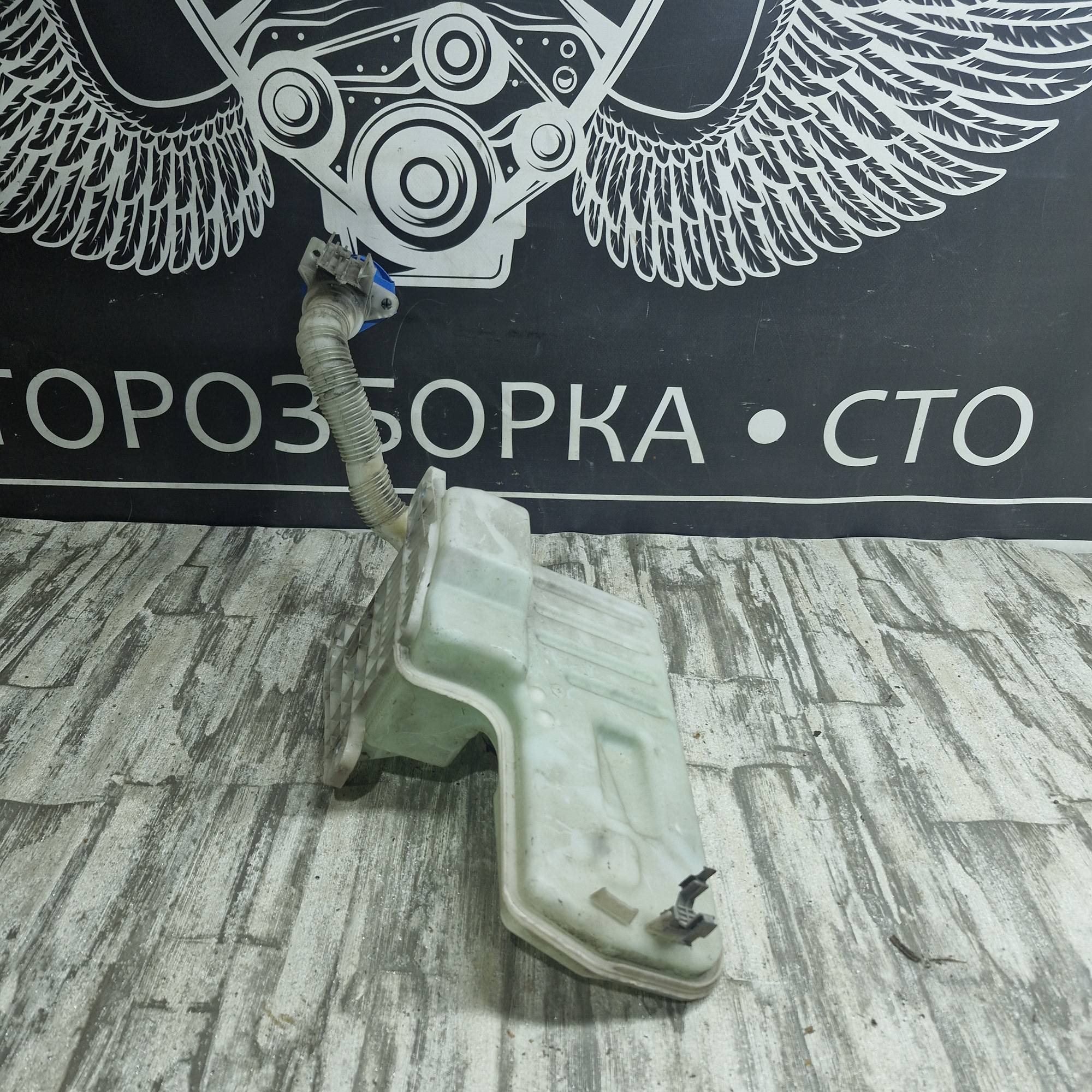 5q0955453 Бачко Омивача Skoda A7