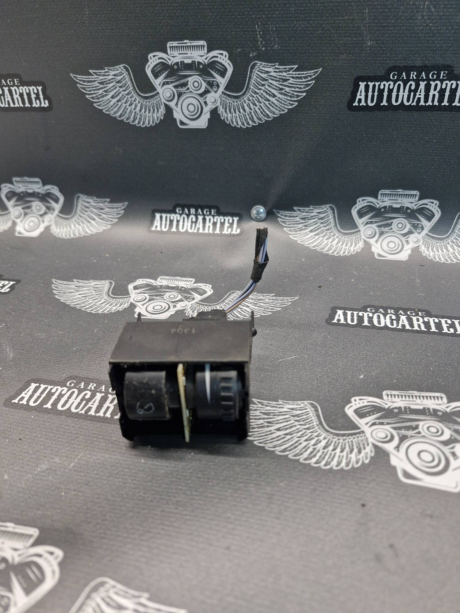 1t0941334 Кнопка корректора фар VW Touran 2003-2010