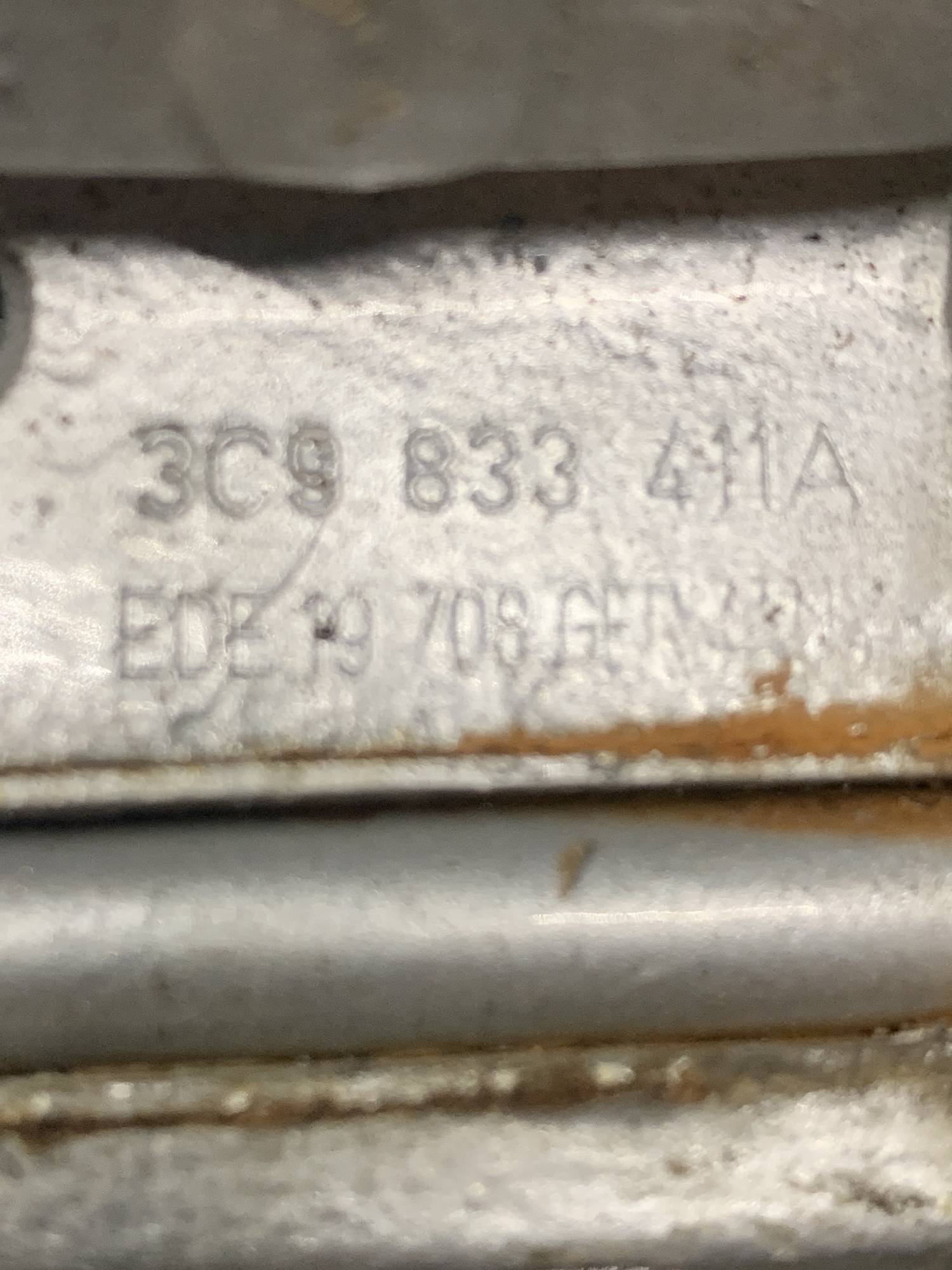 3c9833411a Петля дверей нижня задня ліва Volkswagen PASSAT B6 2005-2010