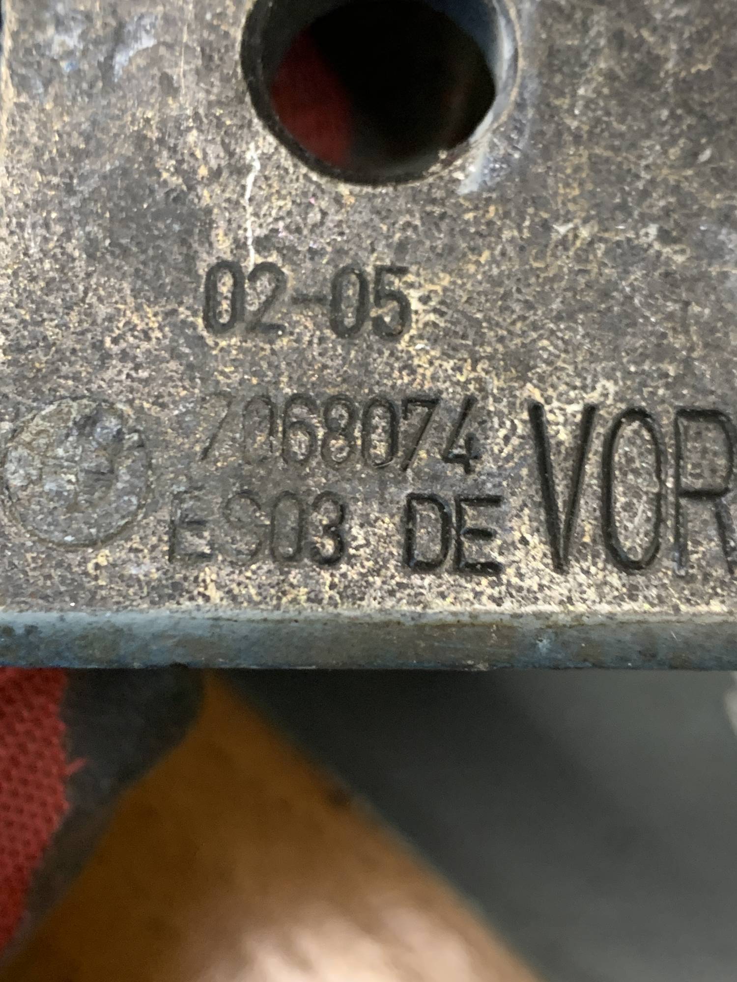 7068074 Петля дверей передньої правої BMW 5 серія E60/E61 2003-2009