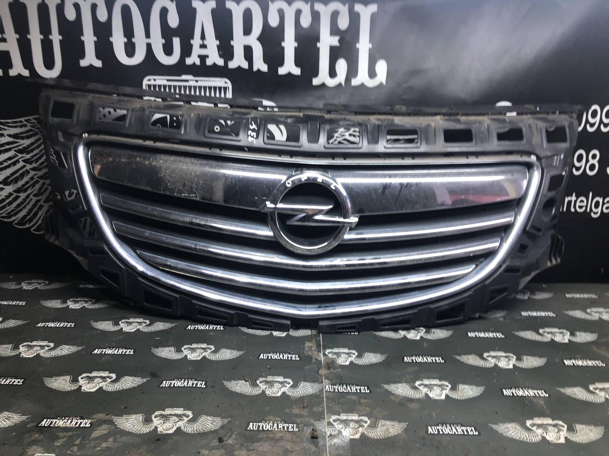 Решітка радіатора Opel Insignia 2008-2013 13282567