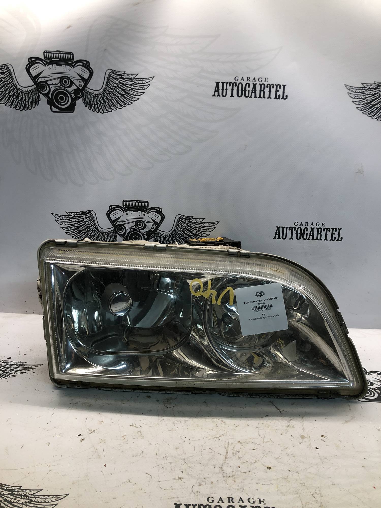Фара права volvo v40 30859767 ксенон