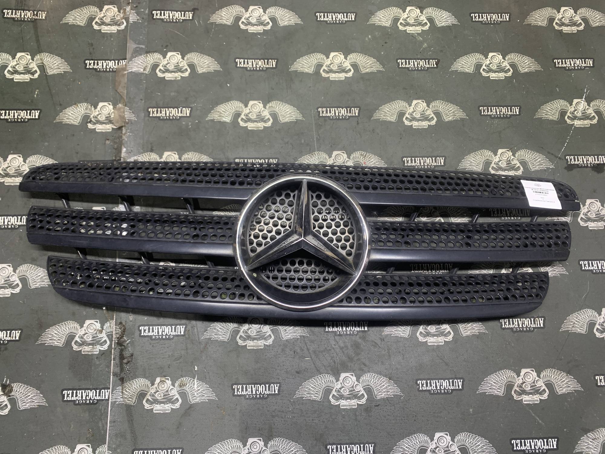 Решітка радіатора MERCEDES-BENZ ML W163 1638800185
