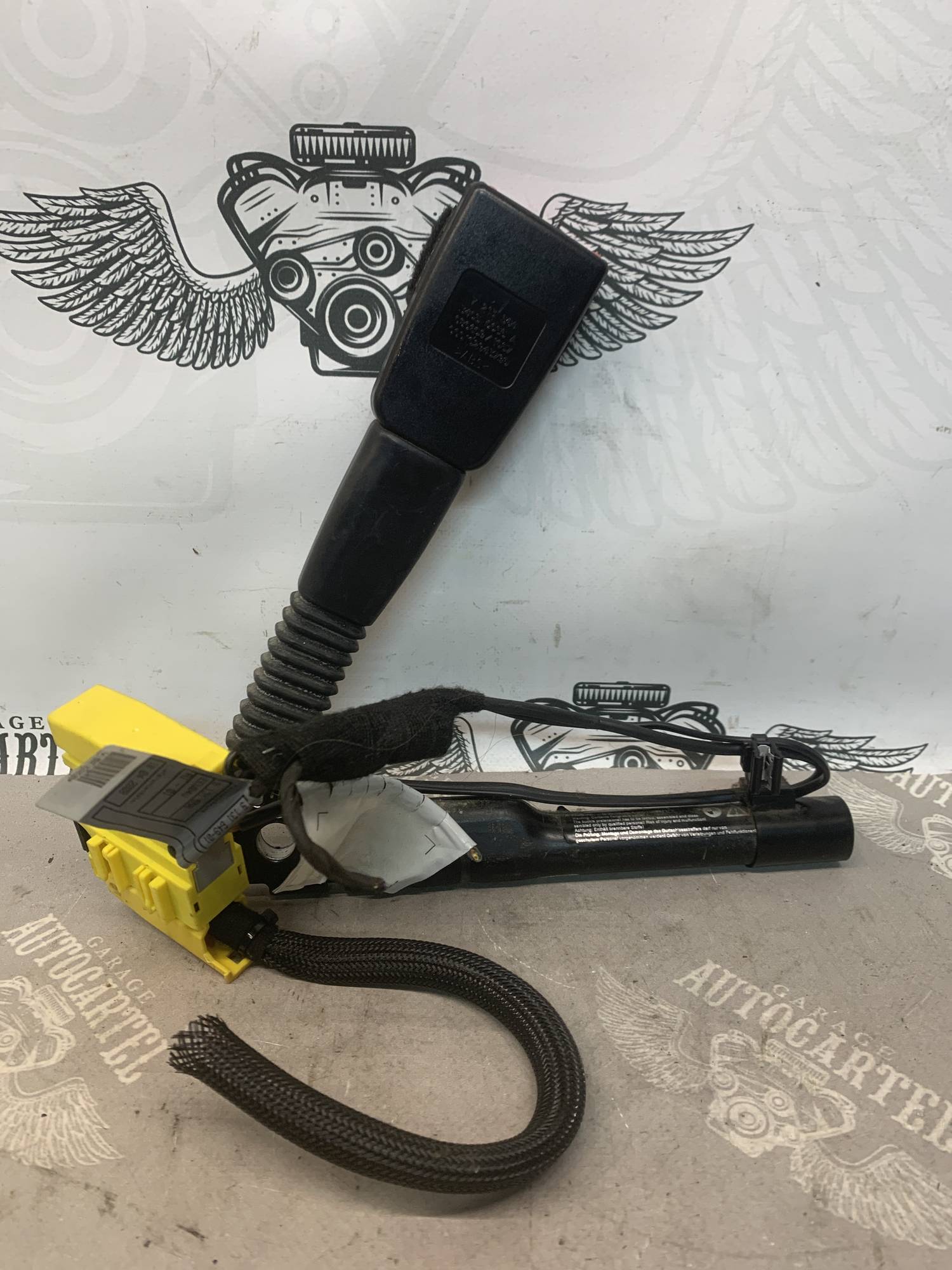 Замок правого ременя безпеки BMW 3 E90 E91 33040941d 7213564