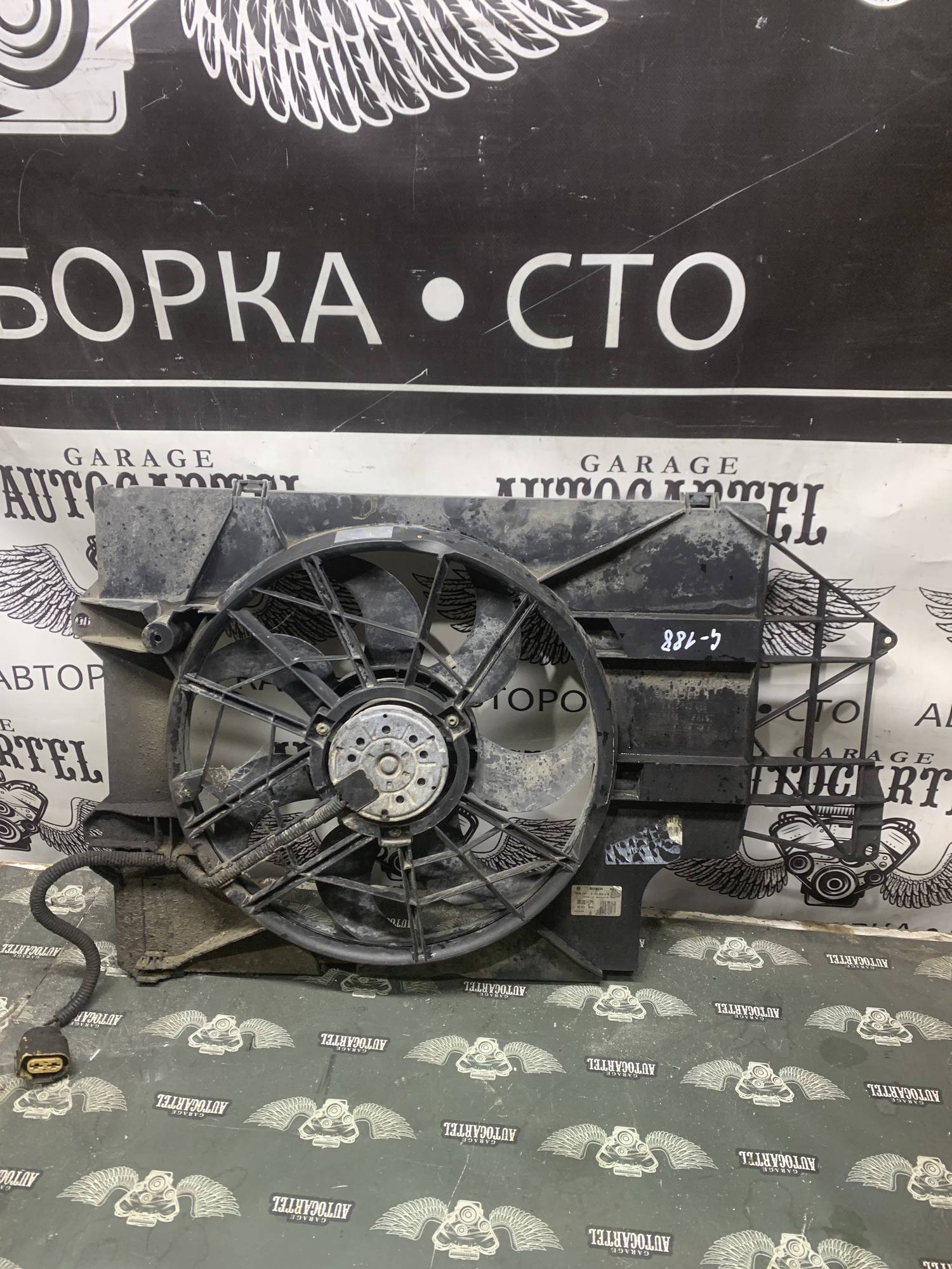 Дифузор радіатора охолодження Volkswagen Transporter T5 2004-2010 7h0121207