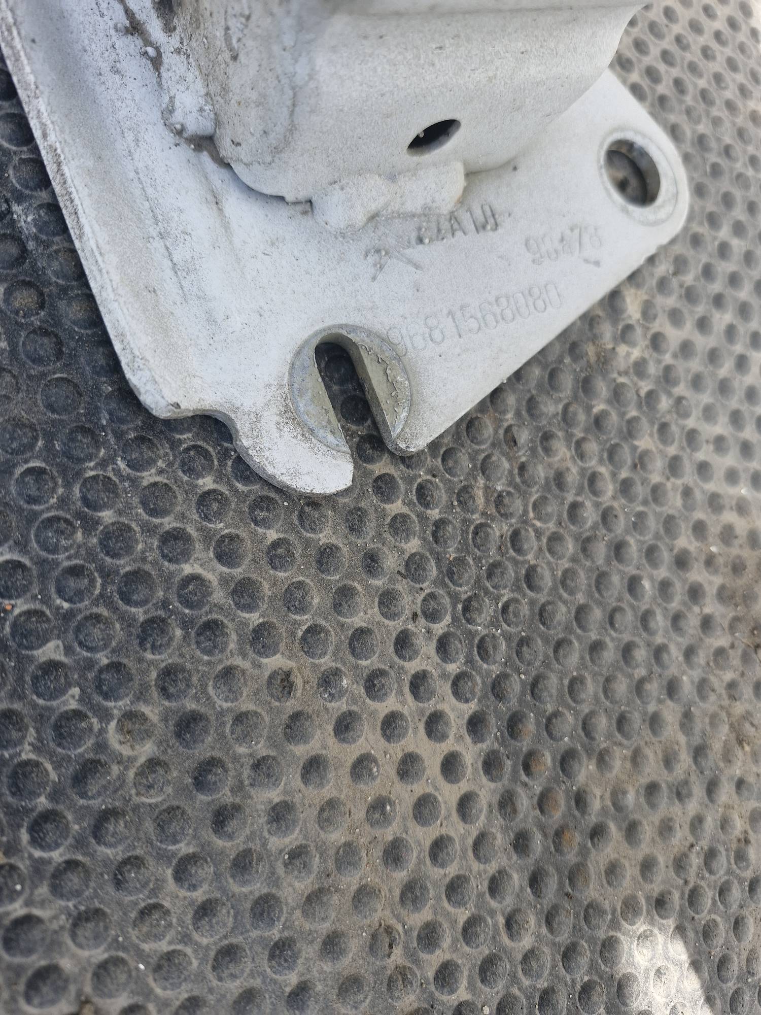 9681568080 Підсилювач заднього бампера citroen c3 picasso