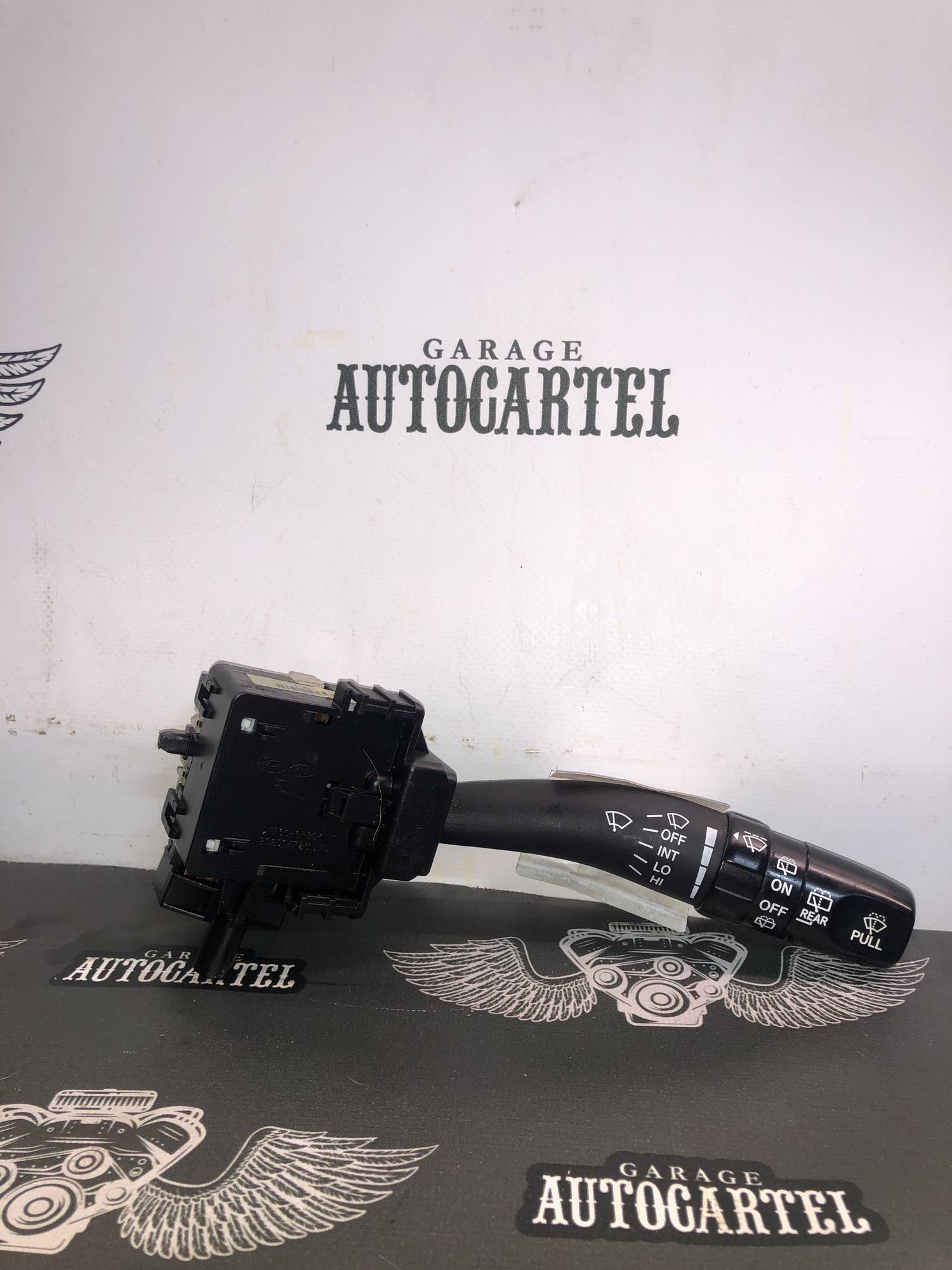 Підрульовий перемикач правий Hyundai Santa FE 2006-2012 202004725