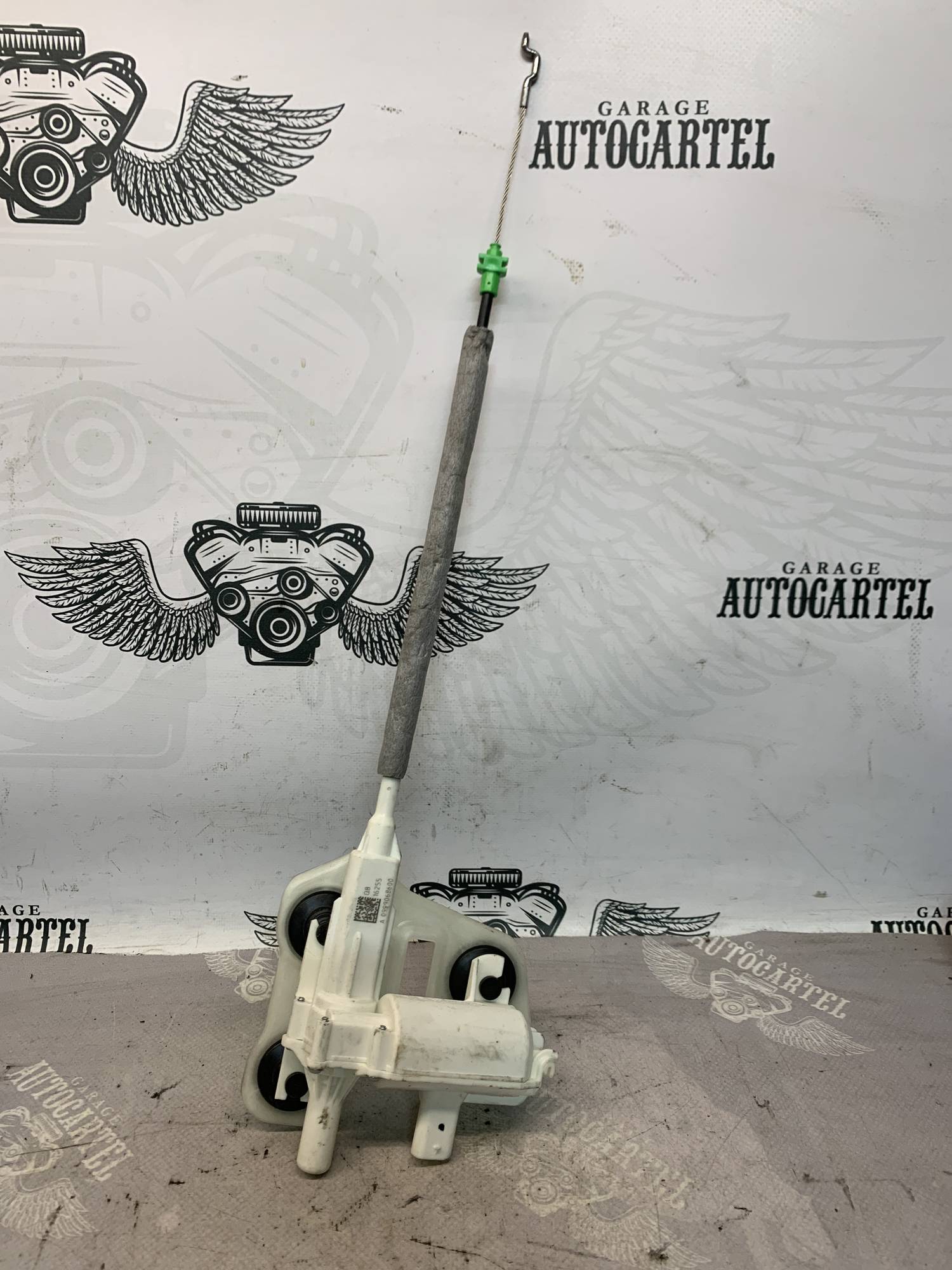 Актуатор замку дверей багажника Mercedes w205 a0999068600