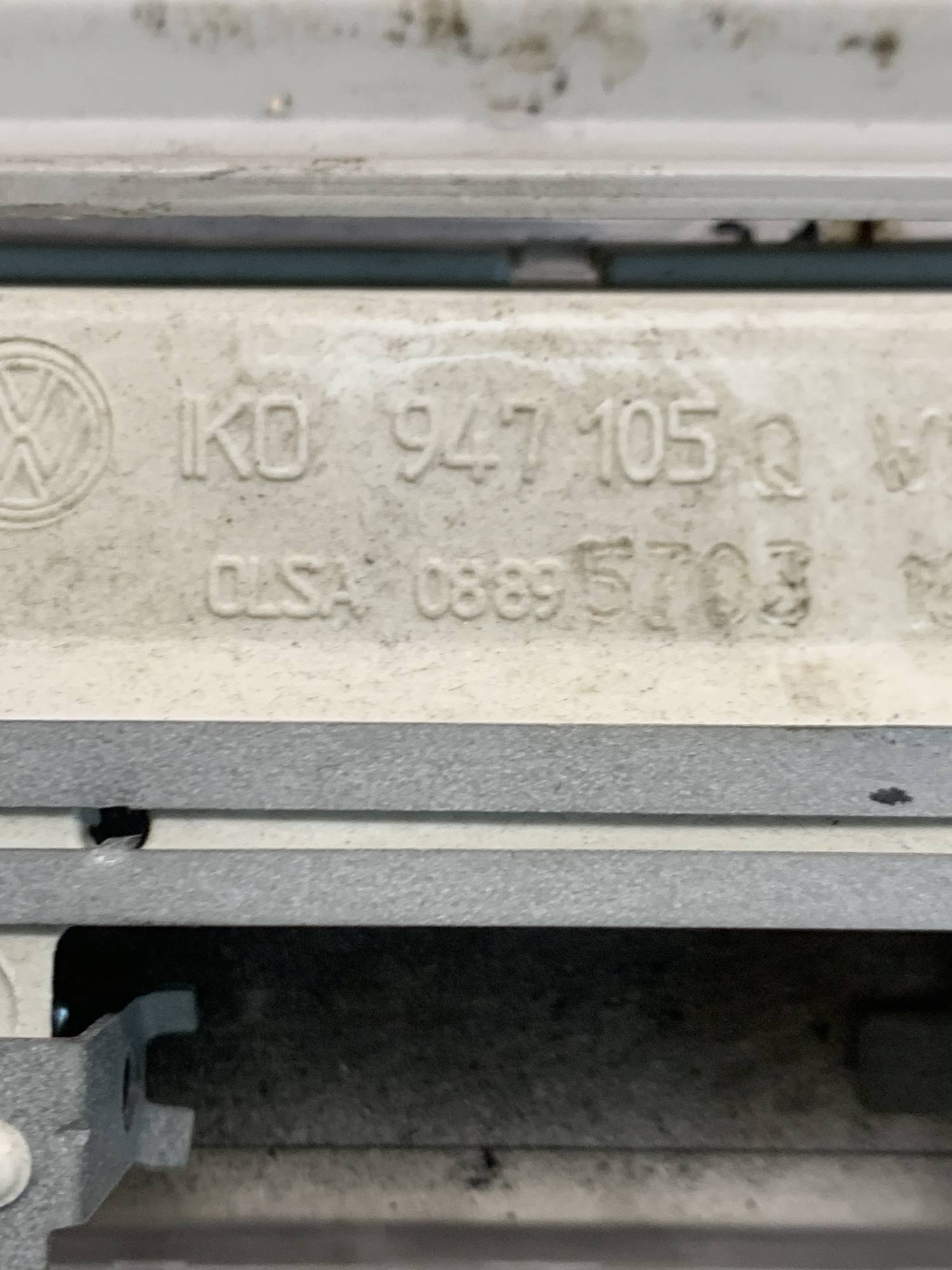 Плафон салону передній skoda superb VOLKSWAGEN GOLF 1k0947105q