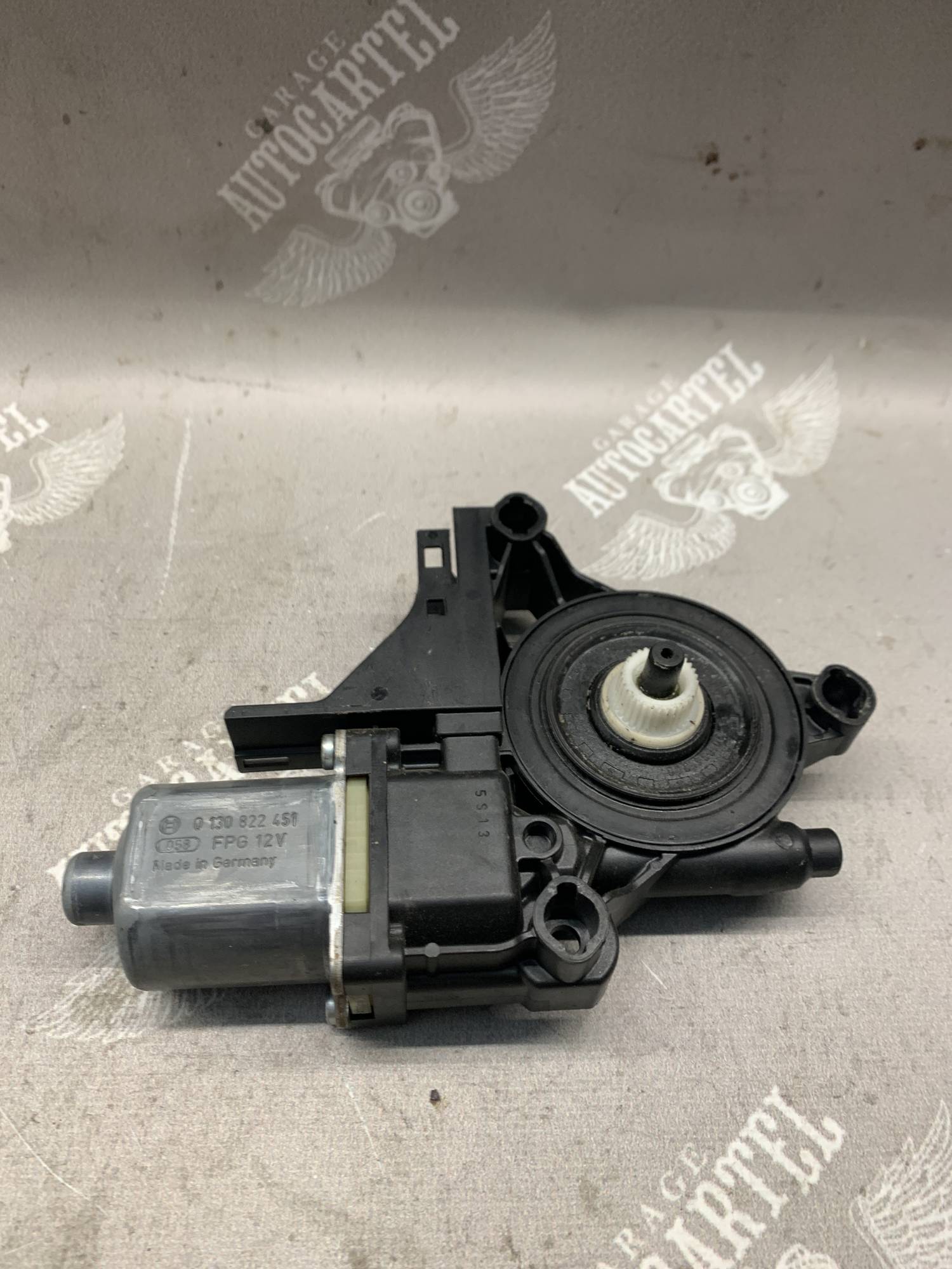 Моторчик склопідйомника двері передньої правої Volkswagen Passat B6 1k0959702ar