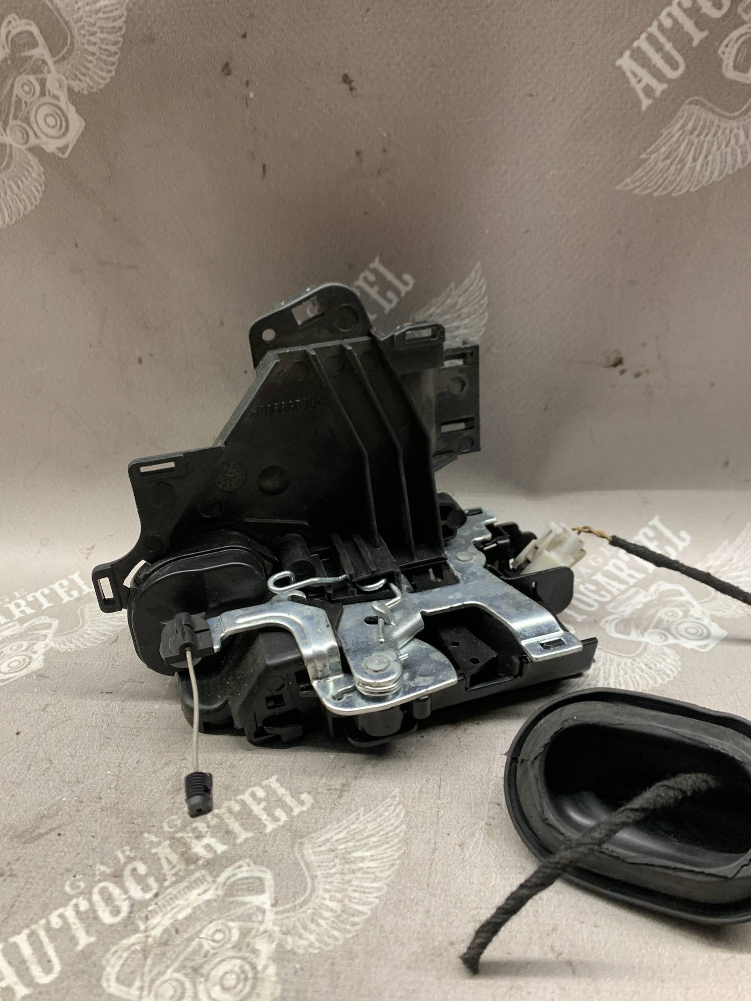 Замок двері передньої правої vw caddy 3 t5 28-0437 maxgear