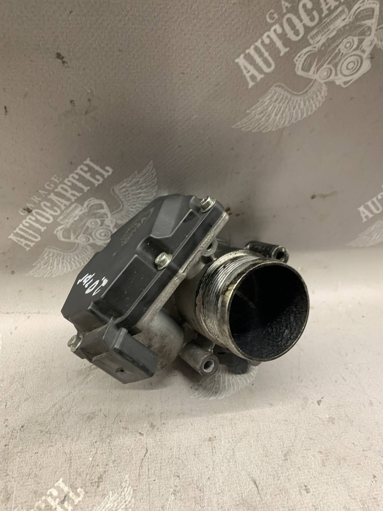 Дросельна заслінка vw golf vi 2.0tdi v10-81-0084