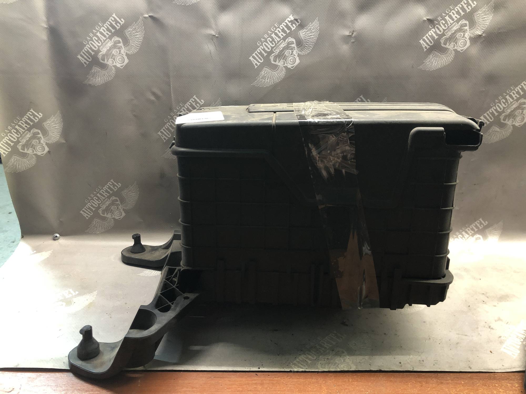 1k0915333 Площатка під акб Volkswagen Golf 6 коммплектна