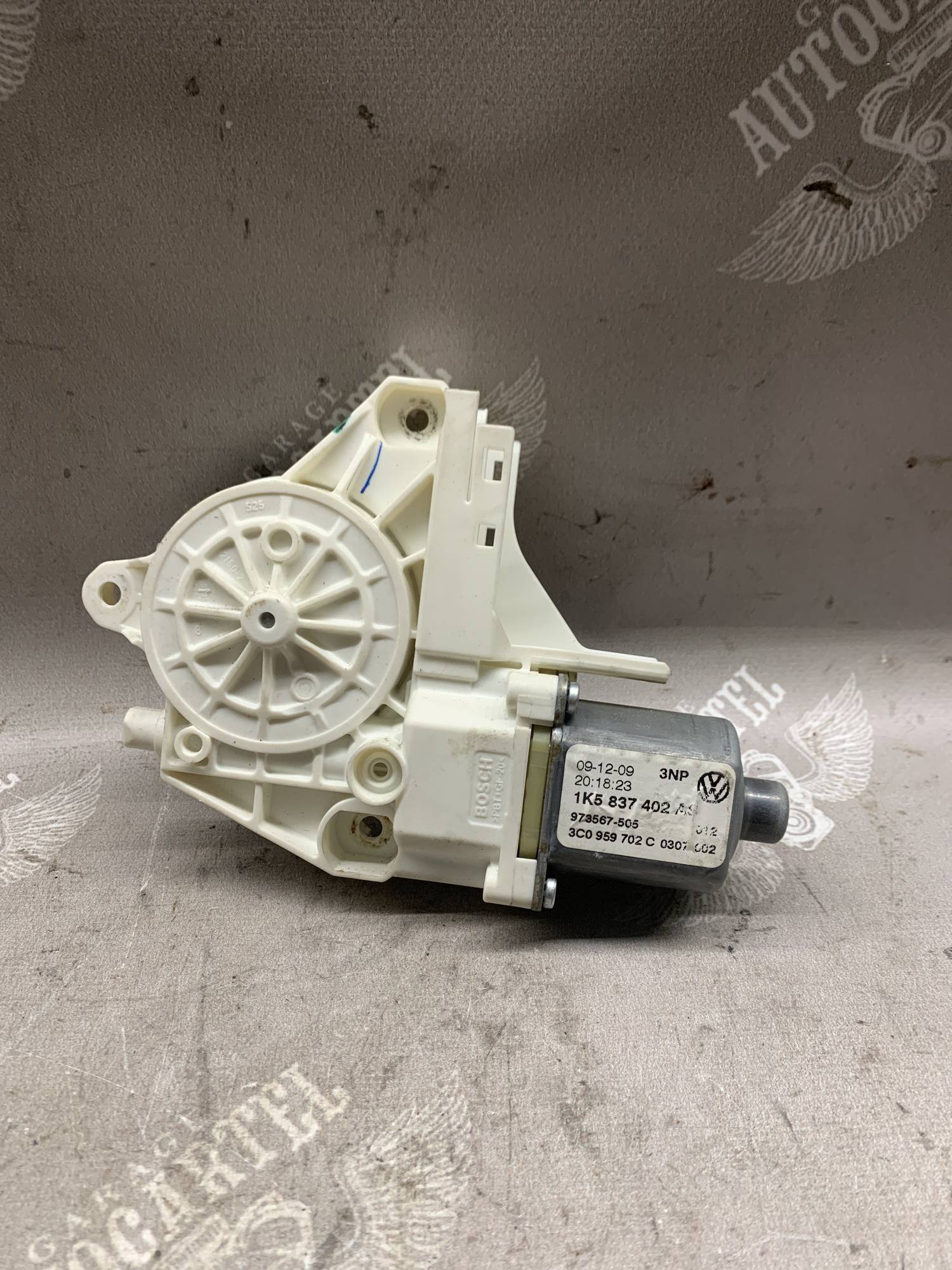 Моторчик склопідйомника передній правий vw golf 6 1k5837402as