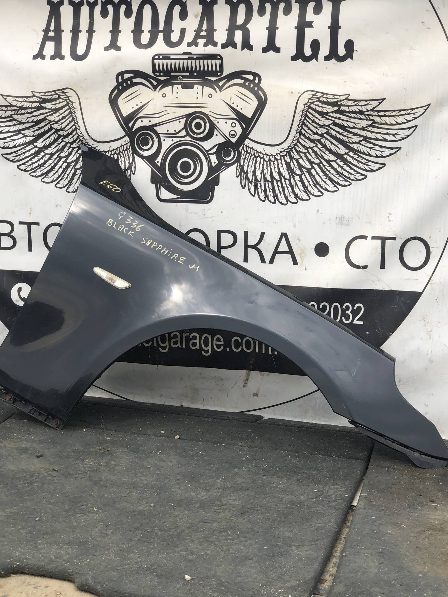 Крило переднє праве BMW E60 black sapphire 21100604